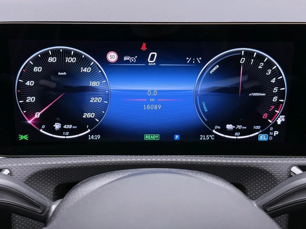 Mercedes-Benz-CLA-image-5