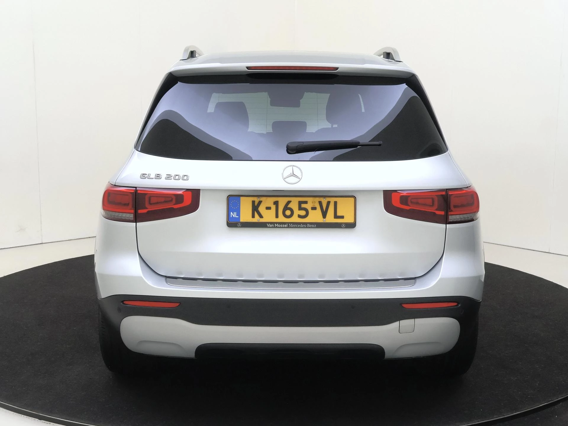 Mercedes-Benz-GLB-image-5