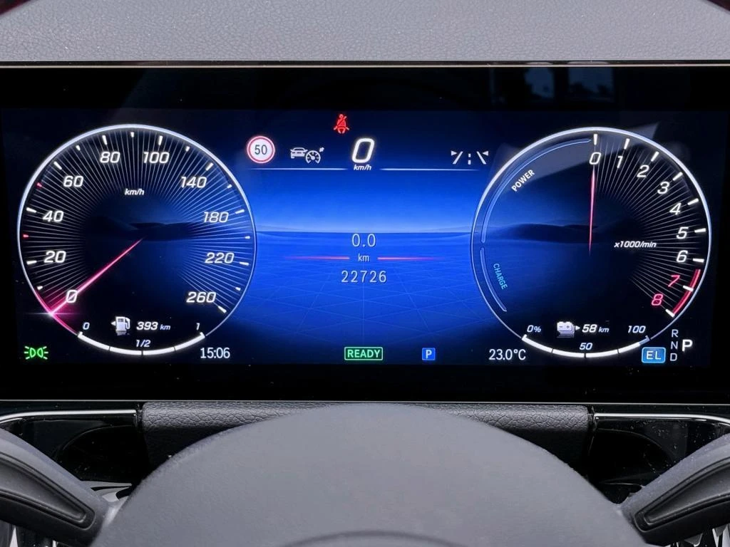 Mercedes-Benz-GLA-image-4
