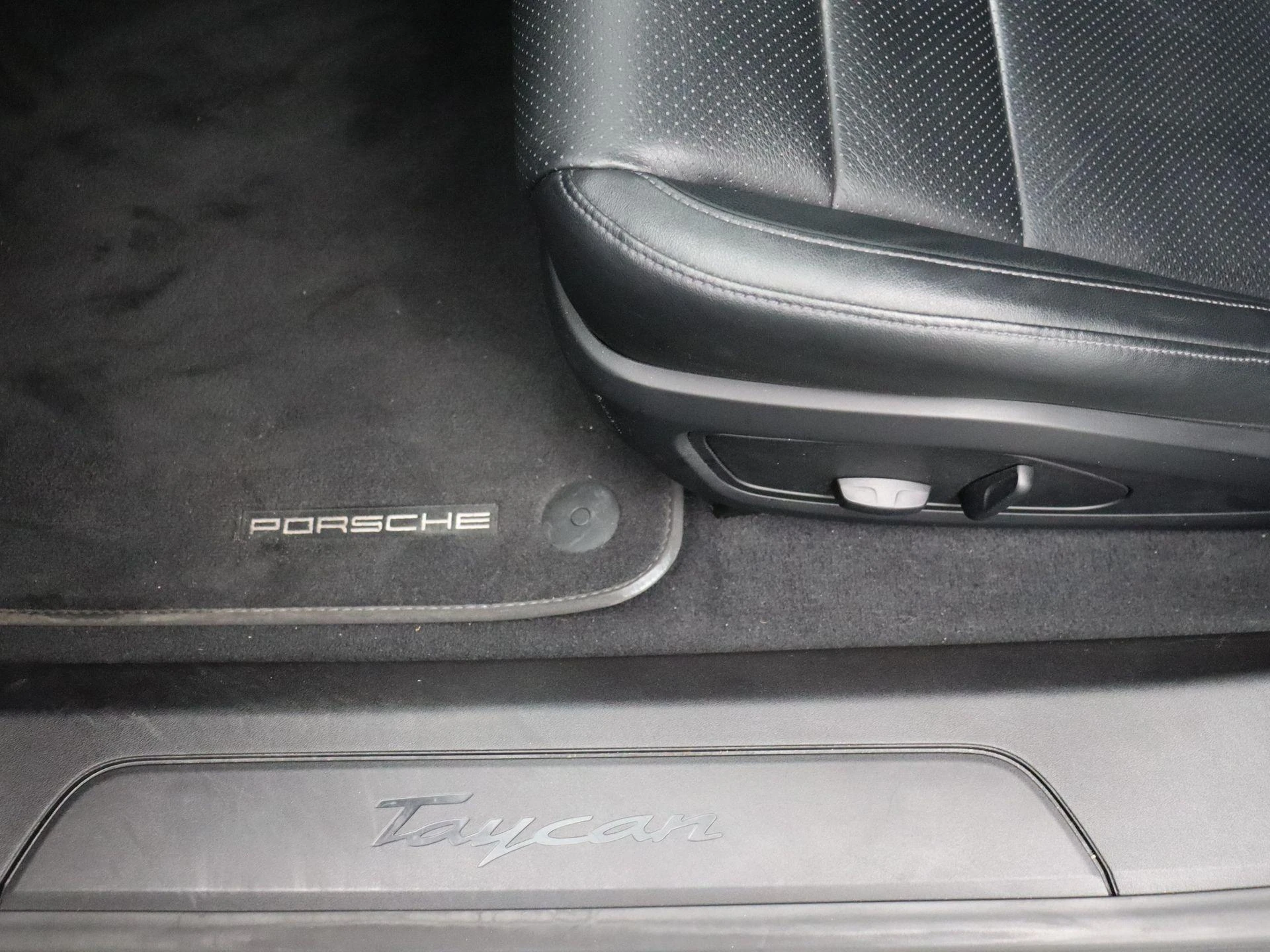 Porsche-Taycan-image-14