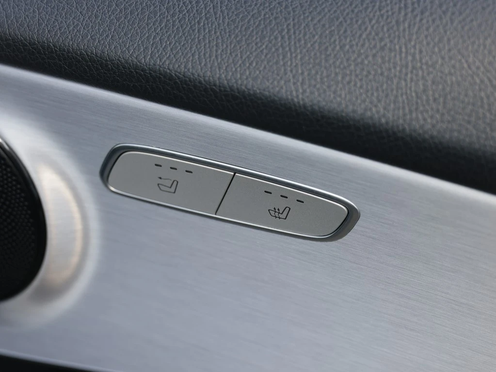 Mercedes-Benz-C-Klasse-image-15