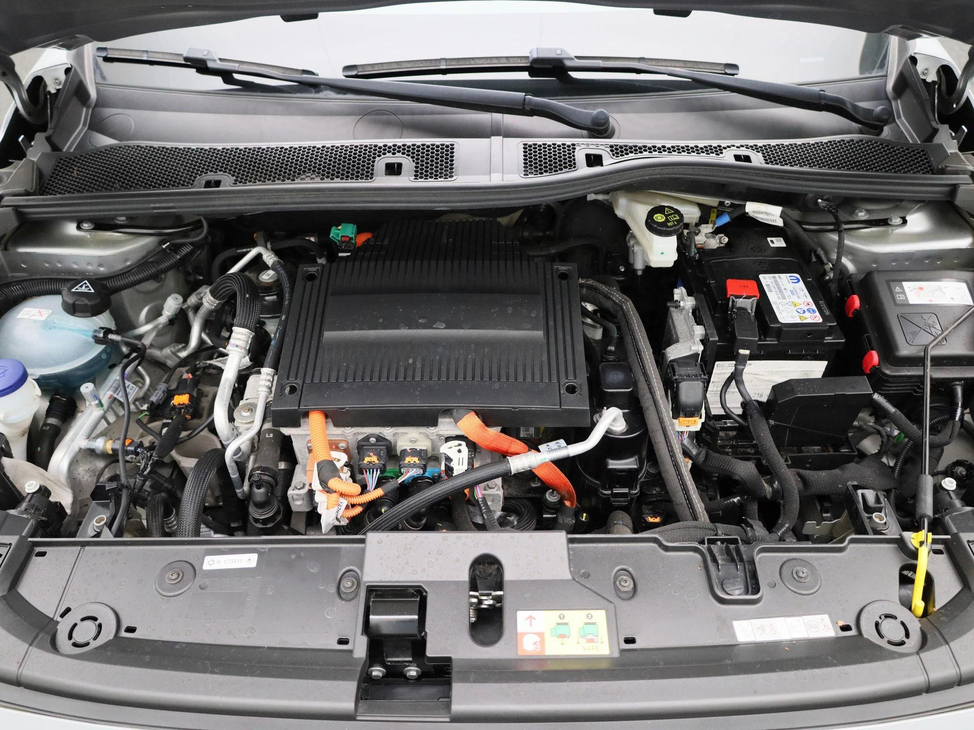 Peugeot-e-208-image-36