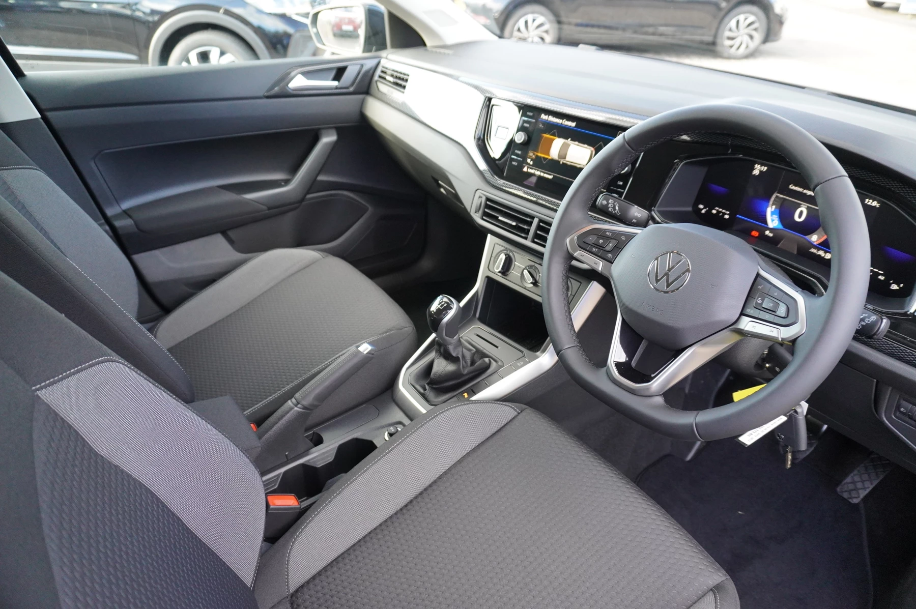 Volkswagen-Polo-image-5