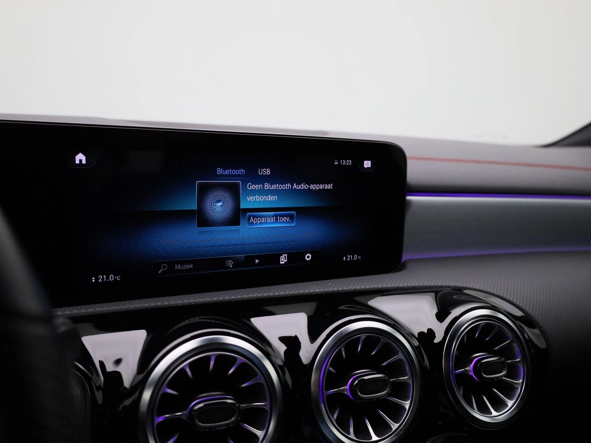 Mercedes-Benz-CLA-image-19