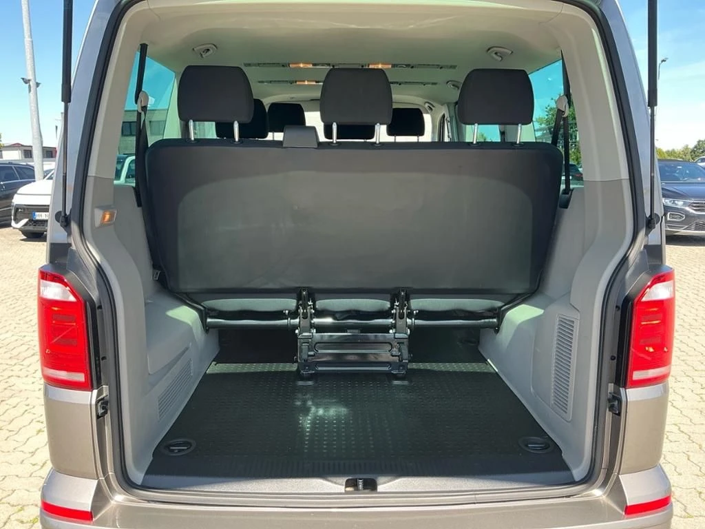 Volkswagen-Caravelle-image-9