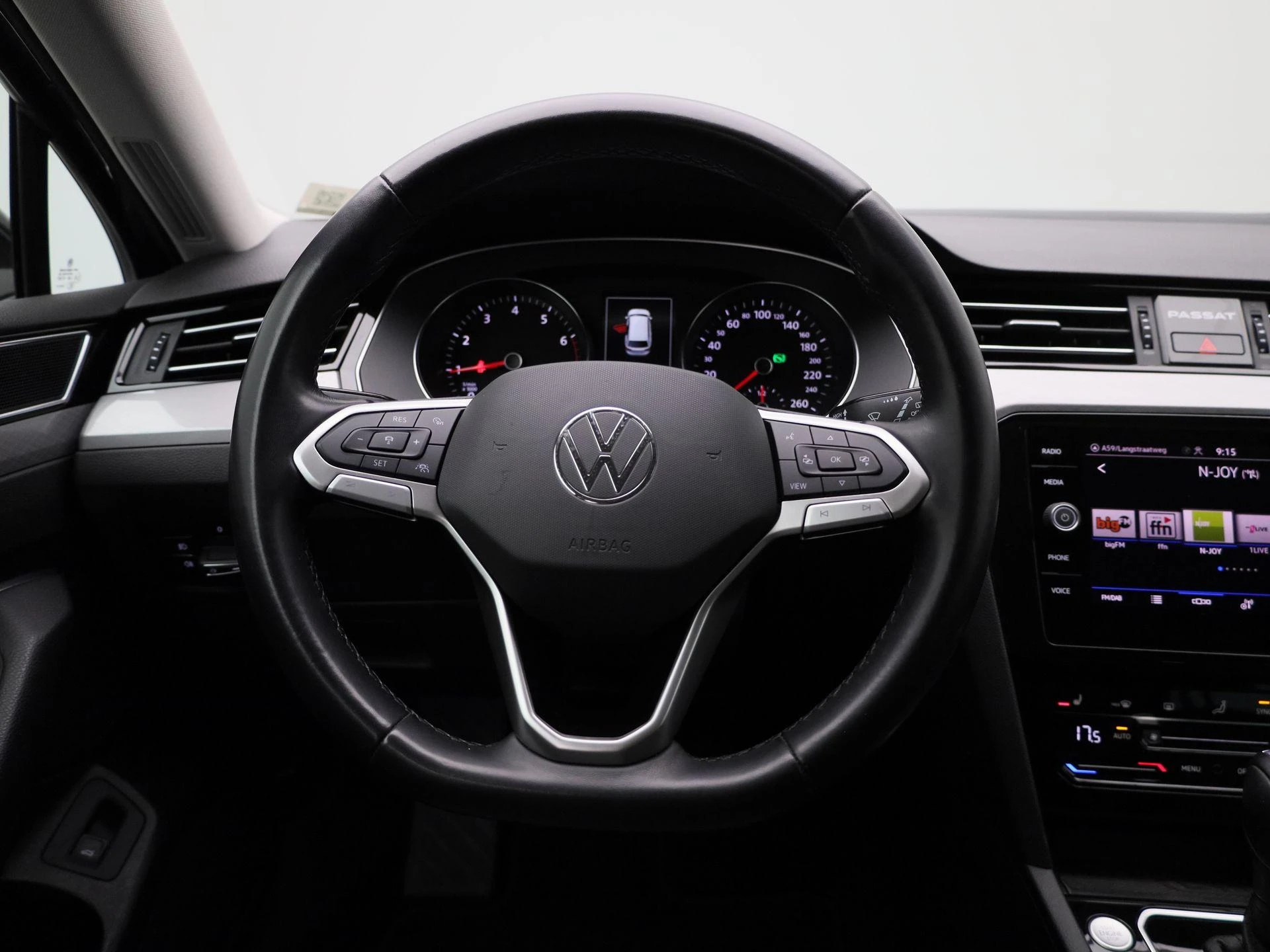 Volkswagen-Passat-image-8