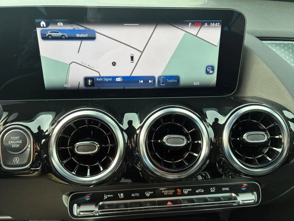 Mercedes-Benz-GLA 200 d-image-7
