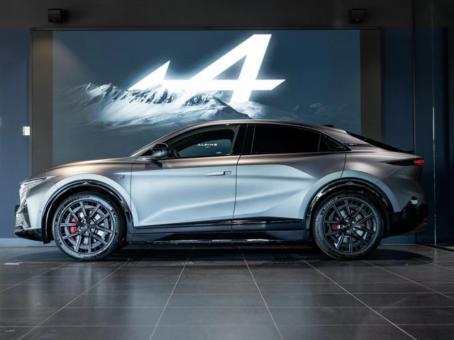 Alpine A390