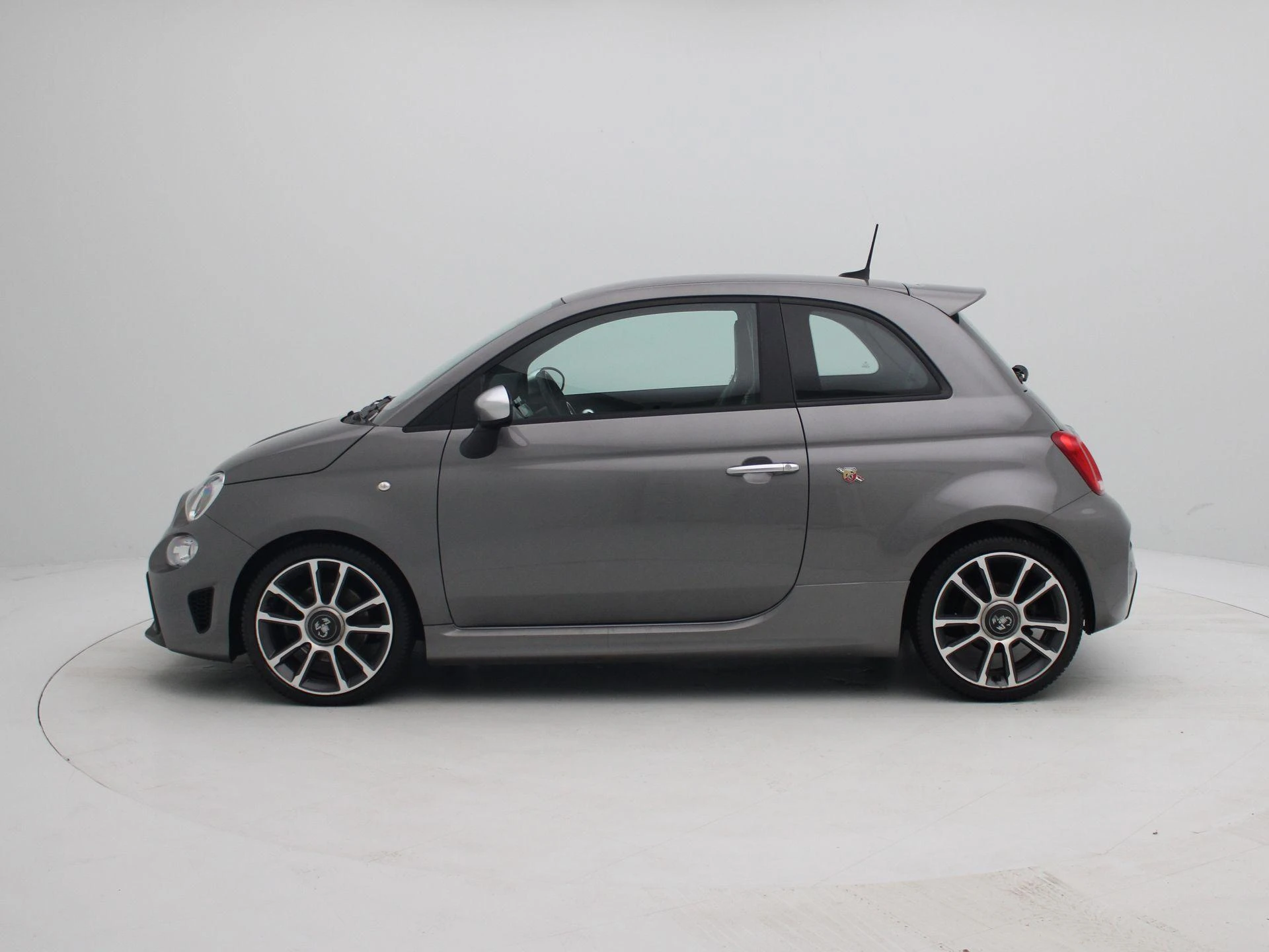 Abarth-595-image-3