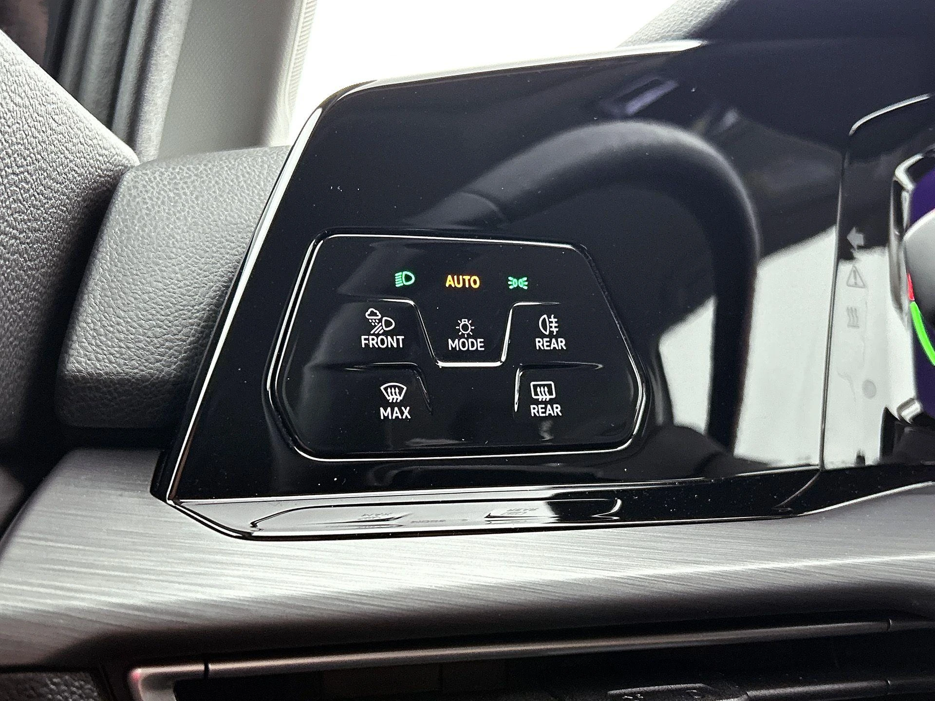 Volkswagen-Golf-image-21
