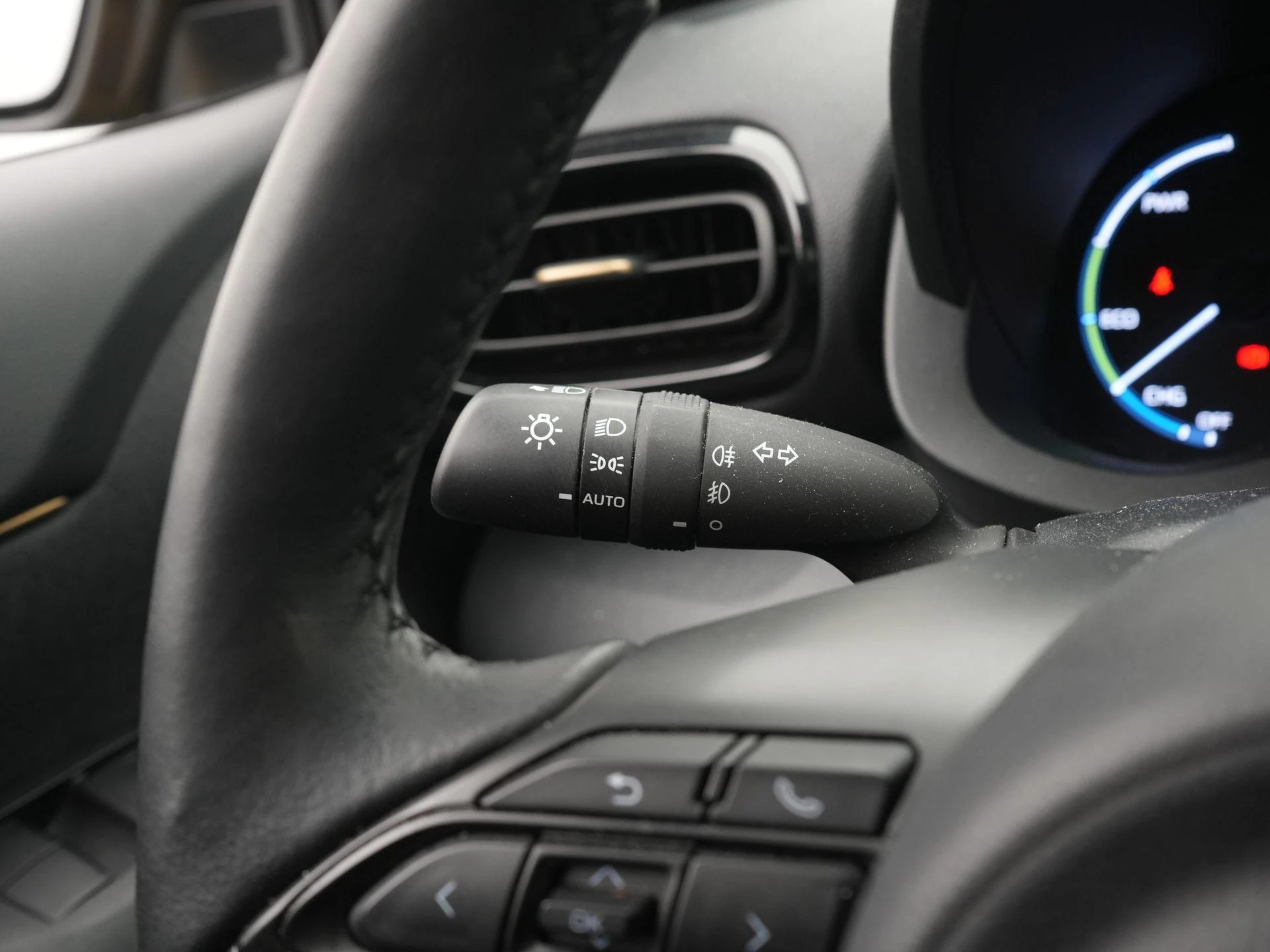 Toyota-Yaris Cross-image-26