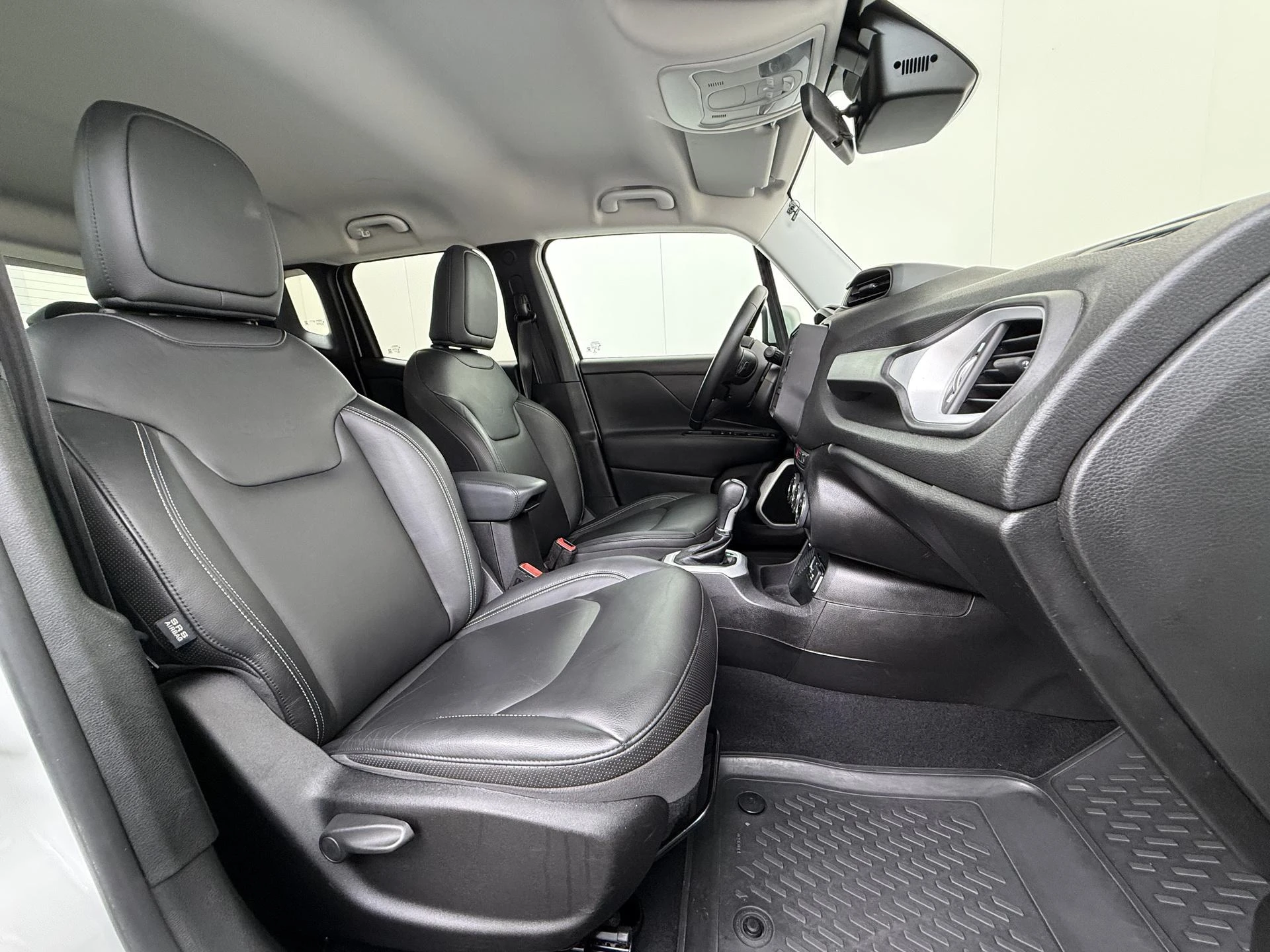 Jeep-Renegade-image-29