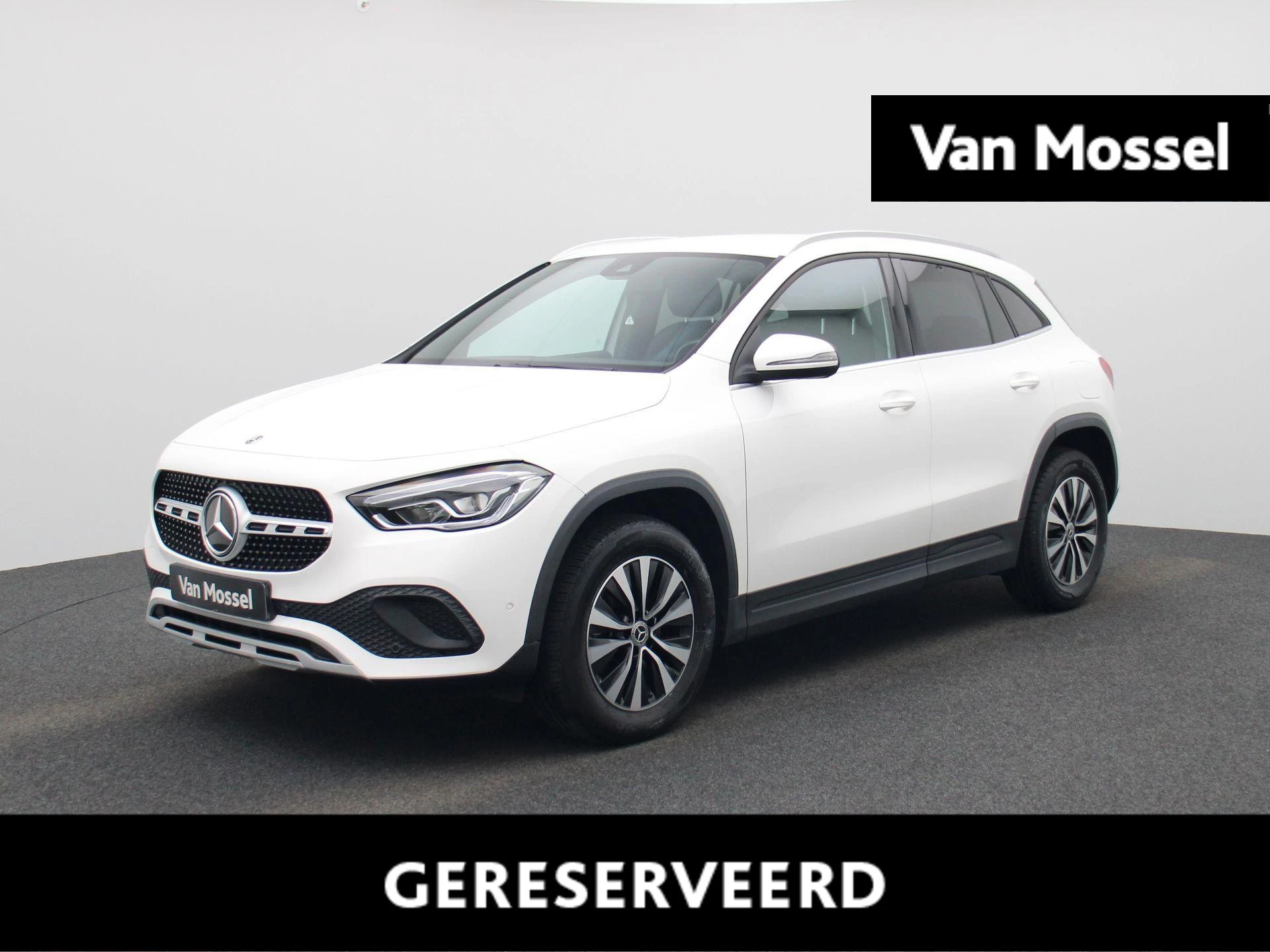 Mercedes-Benz-GLA-image-0