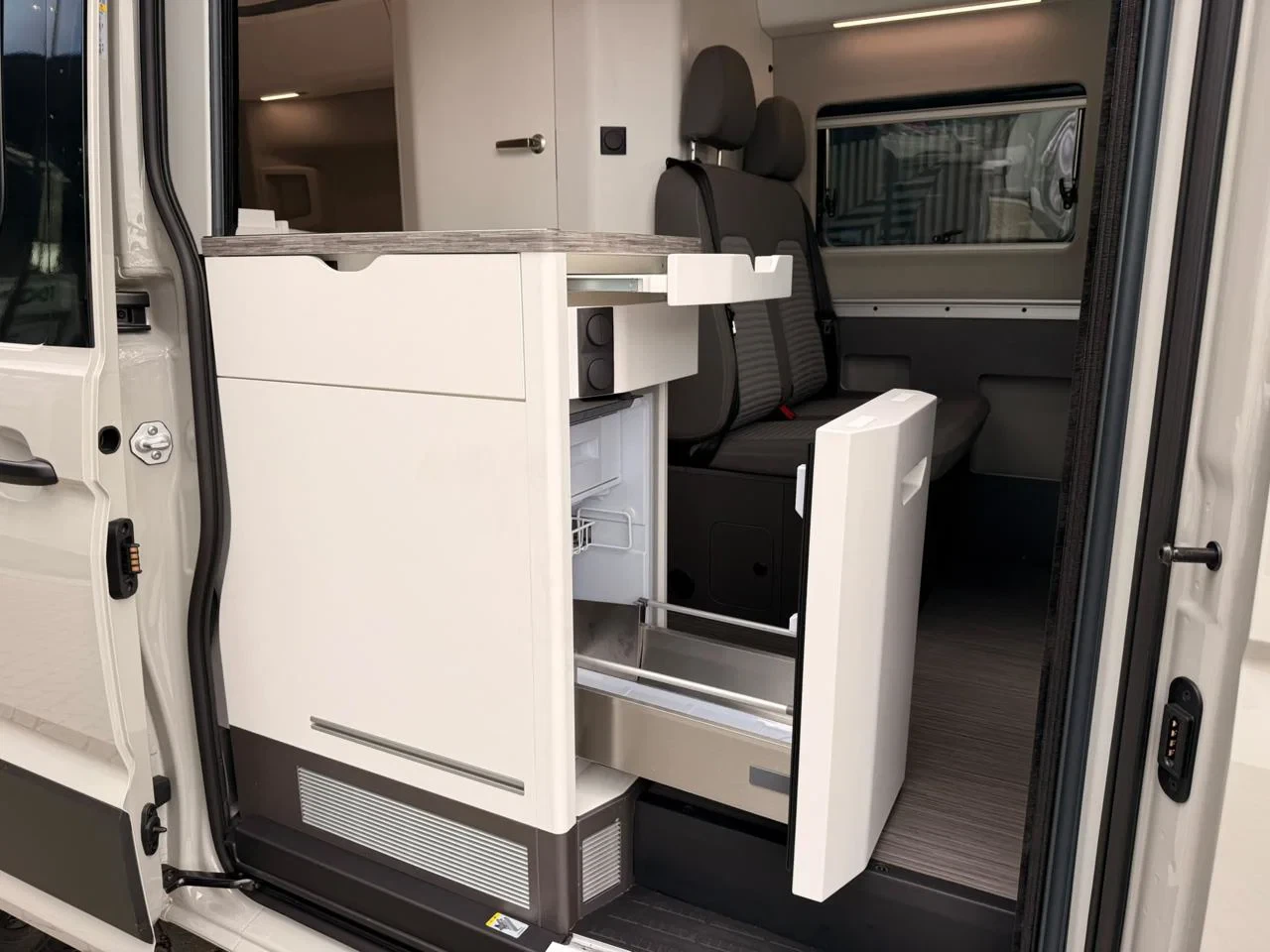 Volkswagen Crafter 50 Fou Lwb Hr Dsl Grand Carlifornia - 2.0TDI 163PK 4SLAAPPLAATSEN AUTOMAAT *APP CONNECT*CAMERA*PDC*ADAPTIVE CRUISE*DOUCHE*WC*
