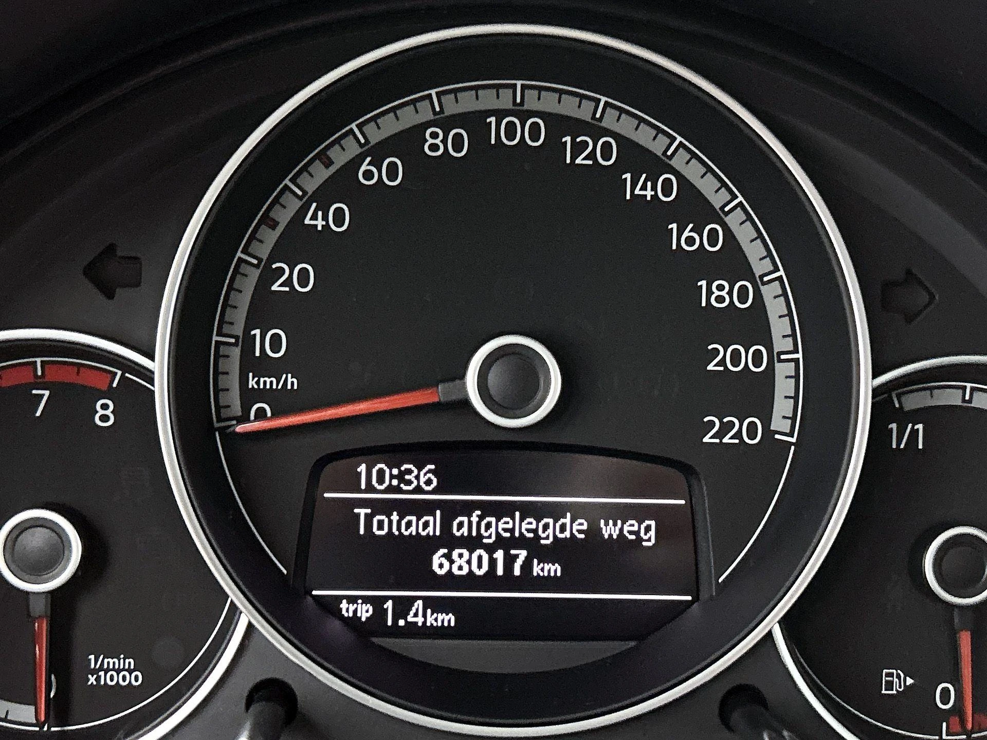 Volkswagen-up!-image-16