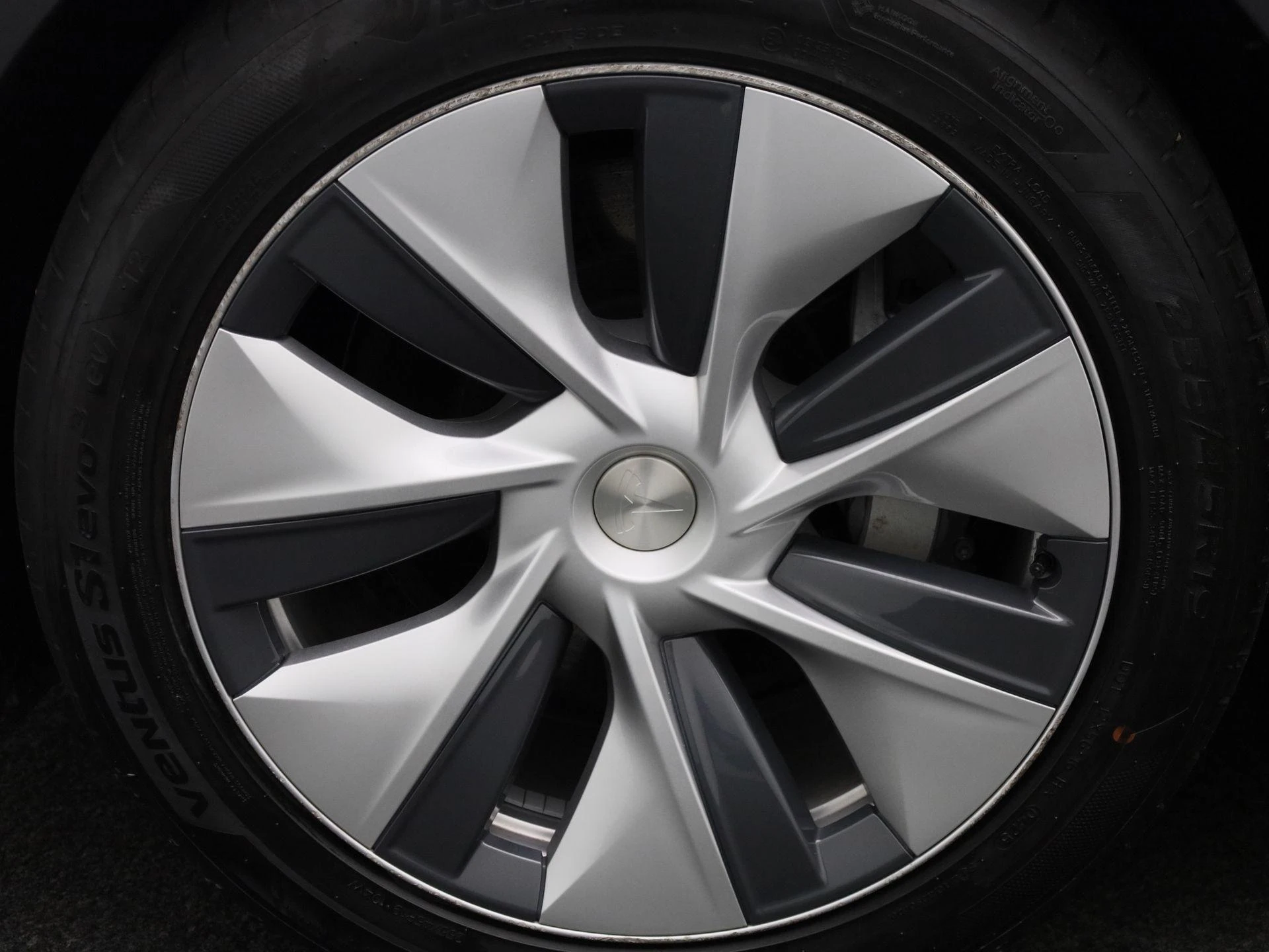 Tesla-Model Y-image-15