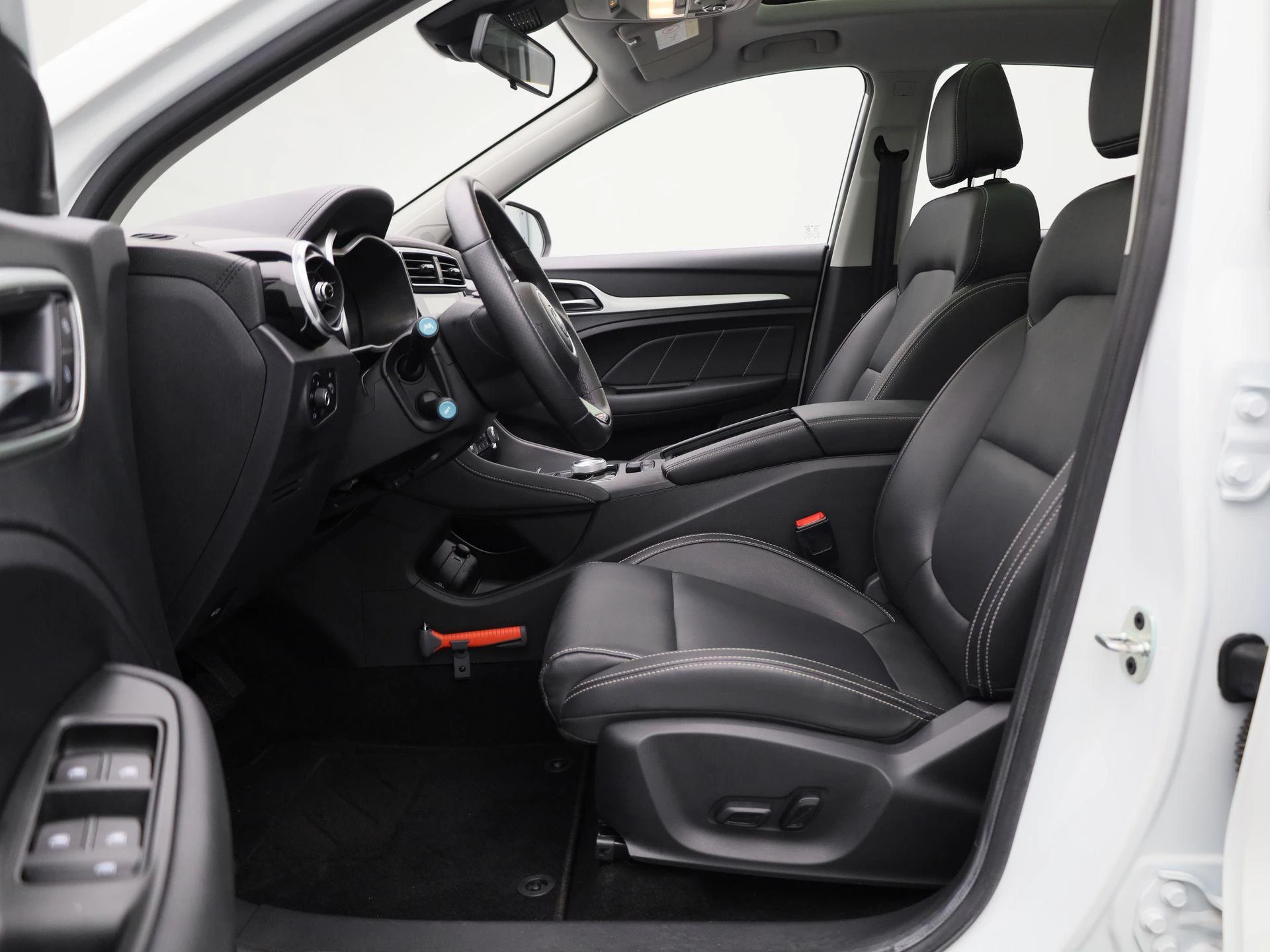 MG-ZS EV-image-10