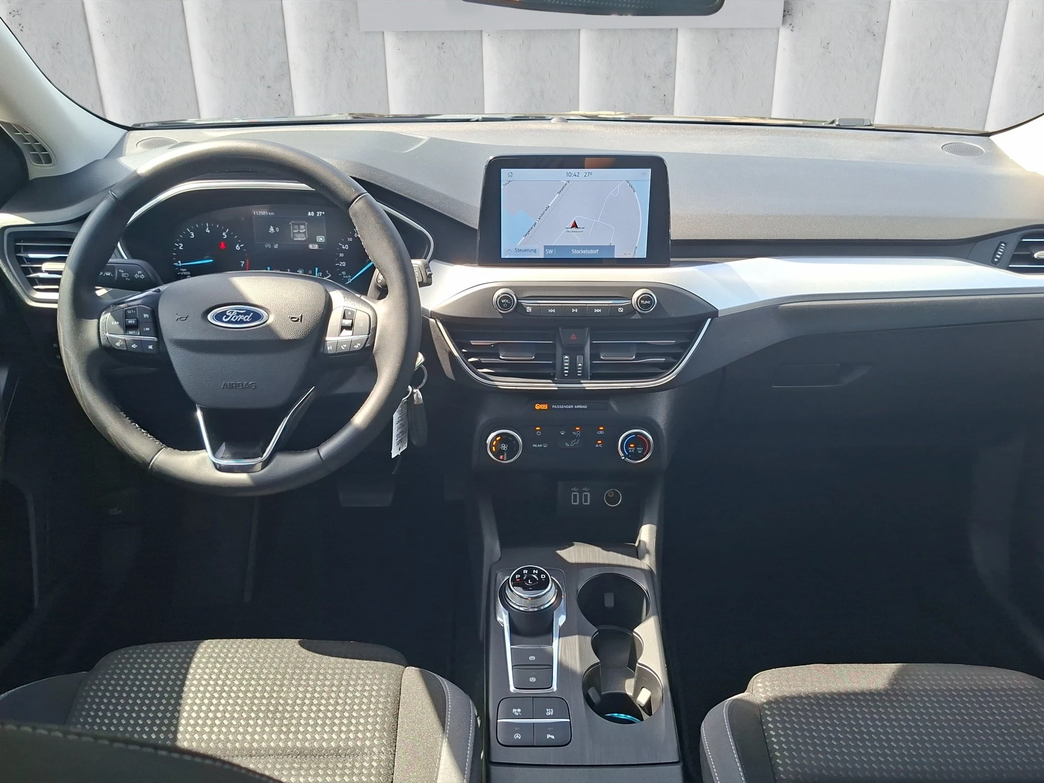 Ford Focus Cool & Connect 1.5 EB Aut. | LED | AHK | Pano | RFK | SHZ | Navi