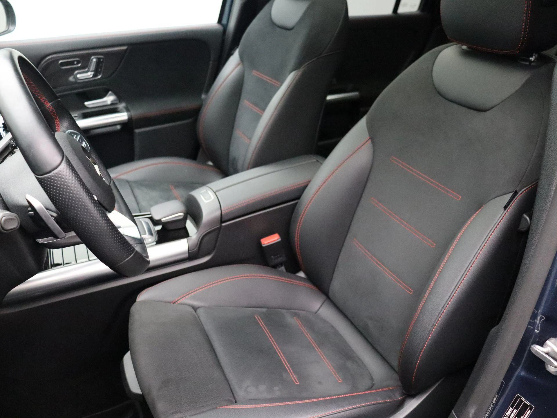 Mercedes-Benz-GLA-image-13