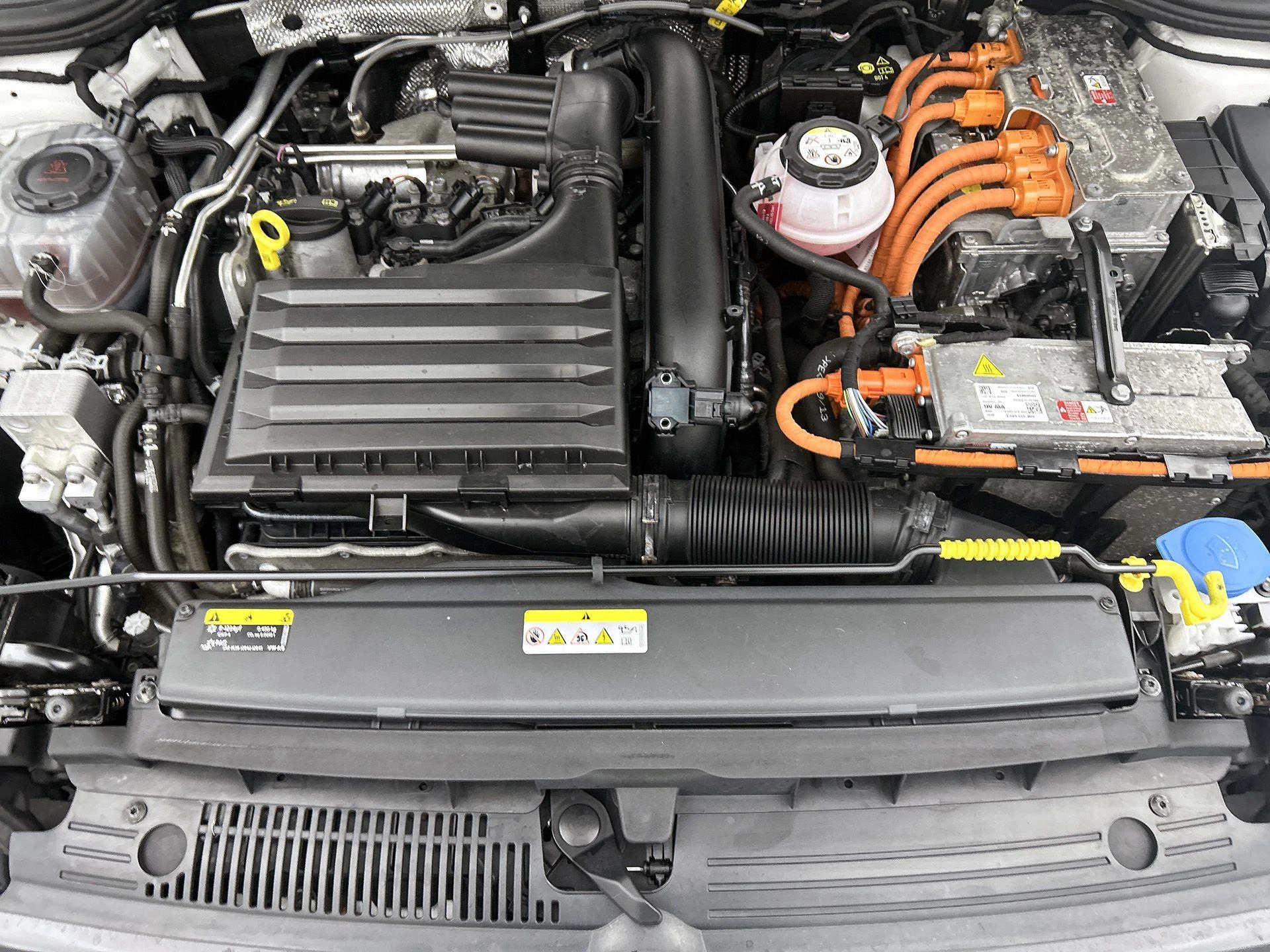 Volkswagen-Golf-image-28