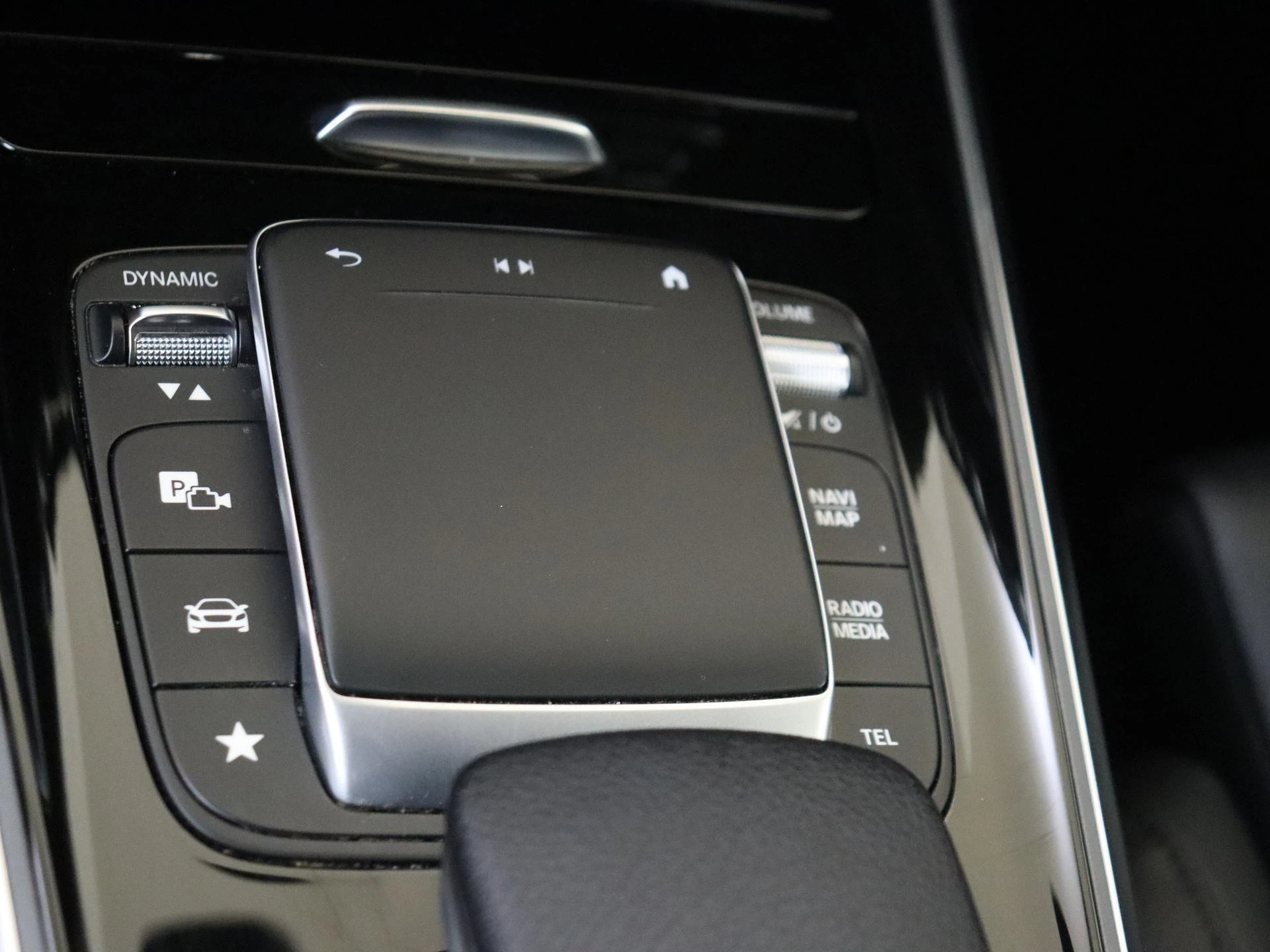 Mercedes-Benz-GLA-image-21