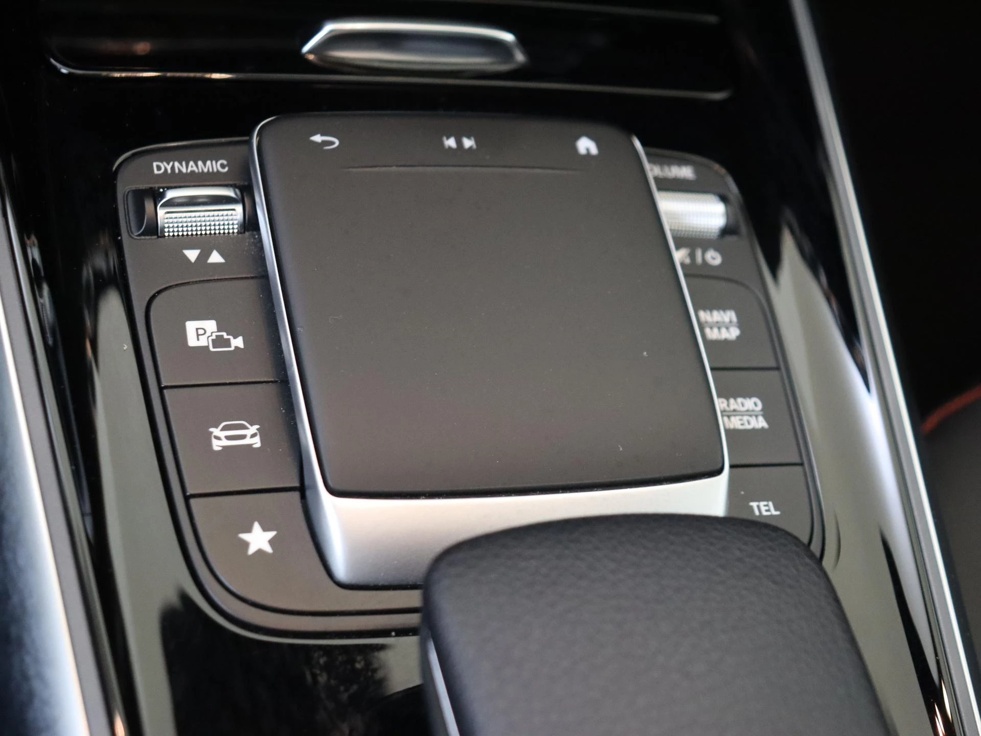 Mercedes-Benz-EQA-image-21