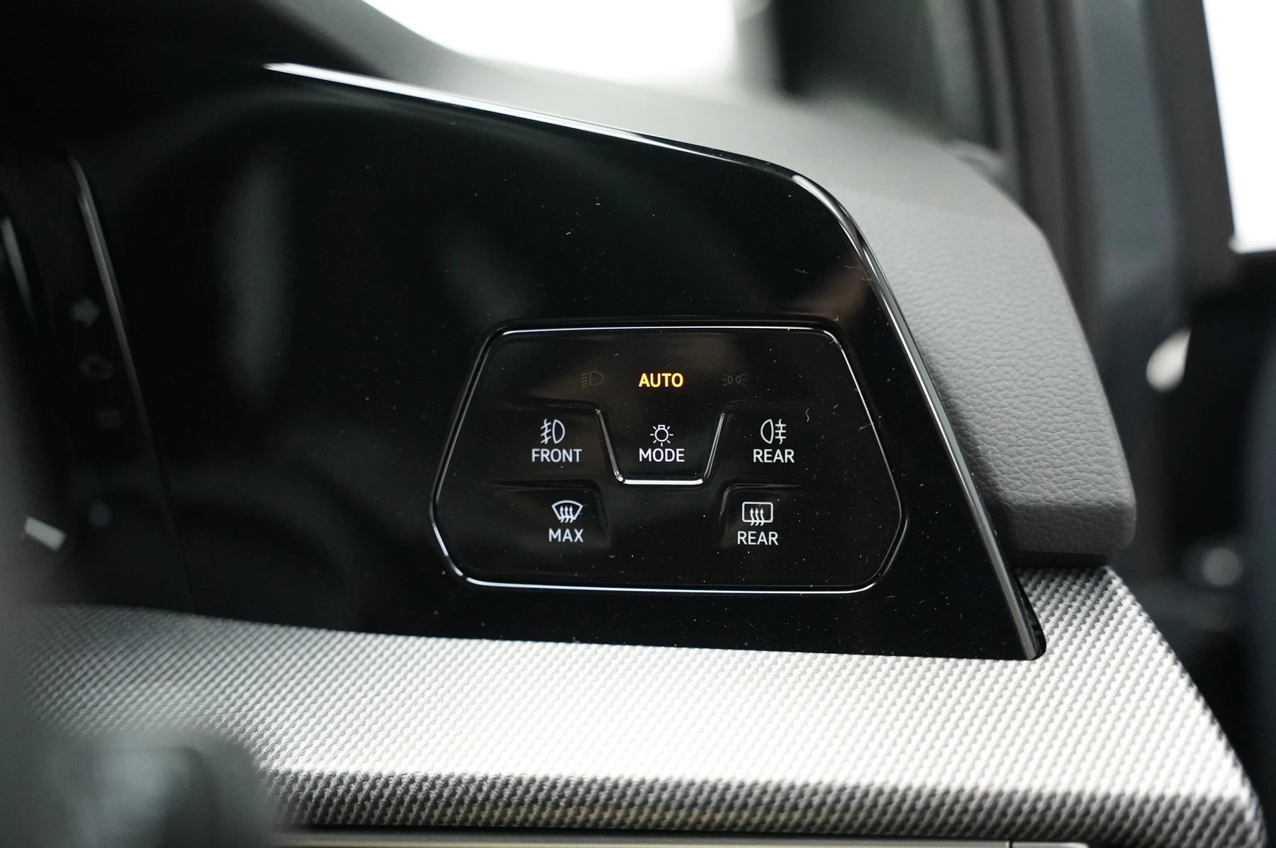 Volkswagen-Golf-image-19