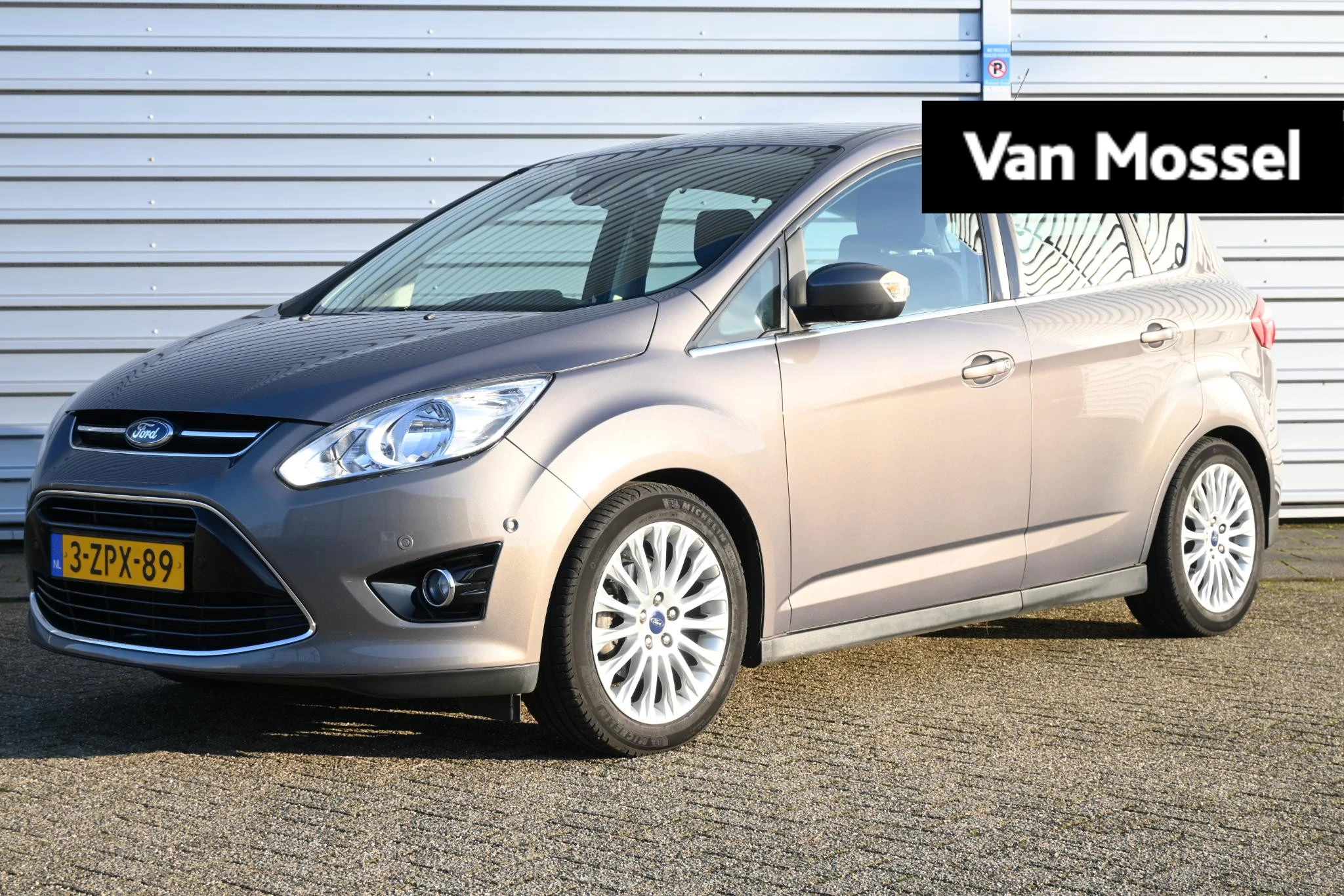 Ford-C-MAX-image-0