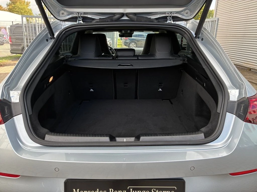 Mercedes-Benz-CLA 200 d-image-13