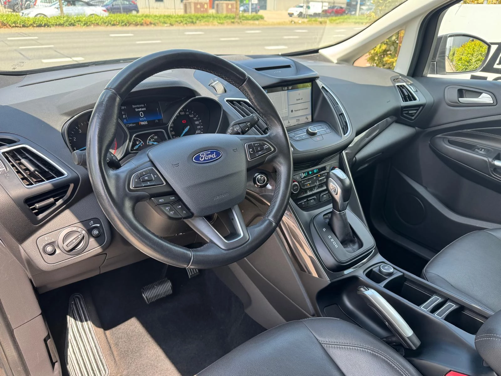 Ford-C-MAX-image-21