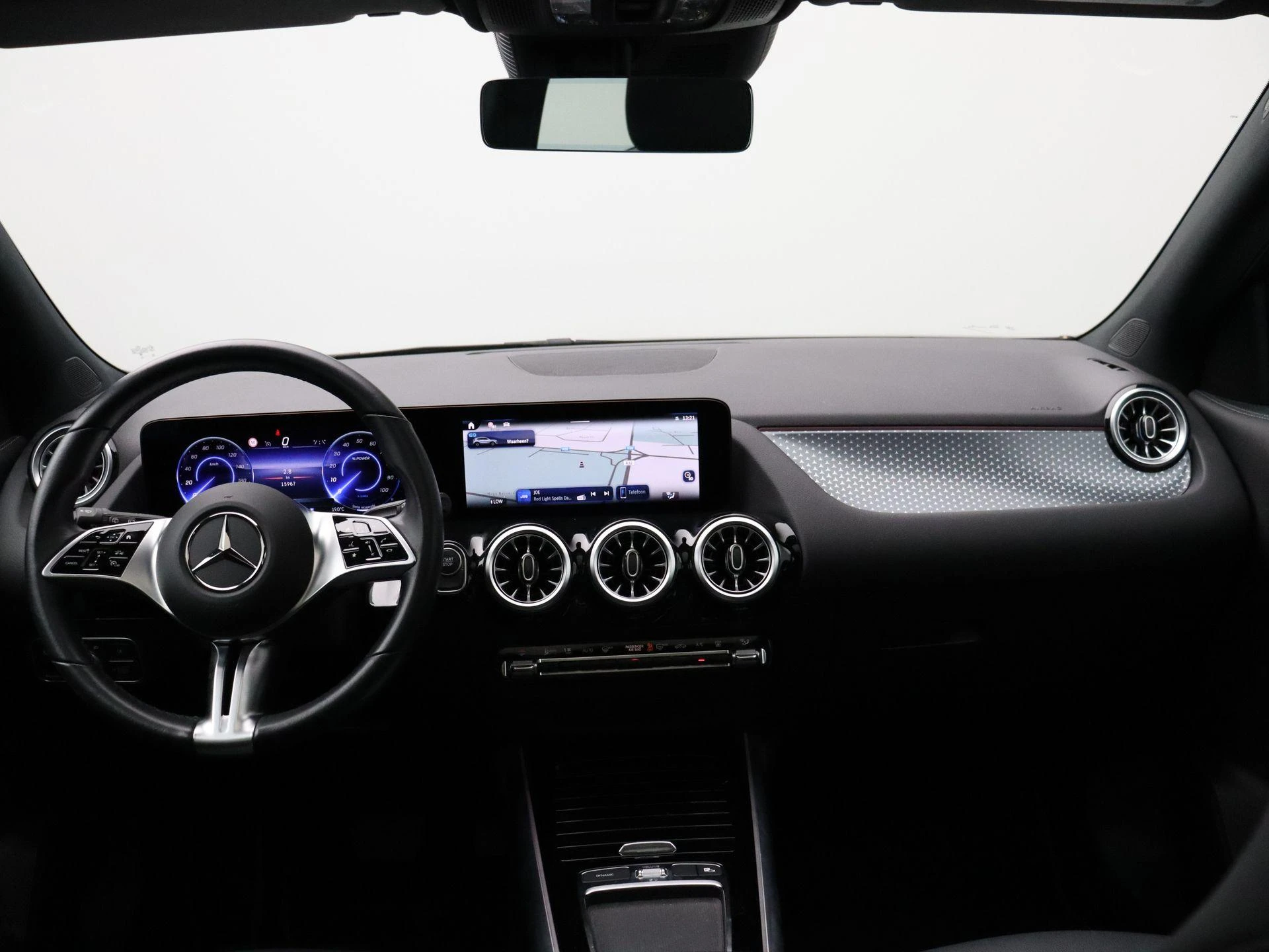 Mercedes-Benz-EQA-image-25