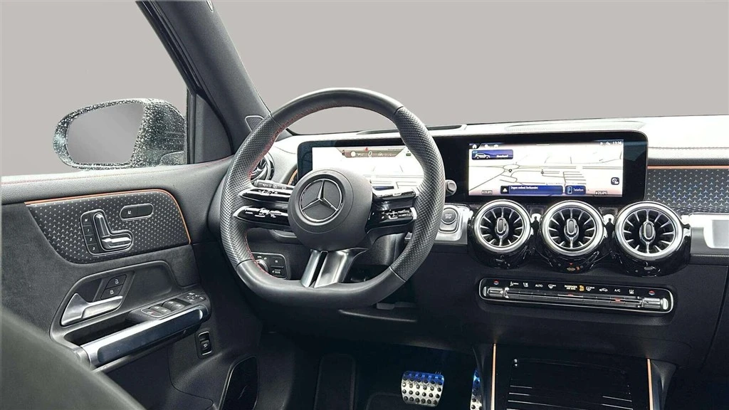 Mercedes-Benz-EQB-image-11