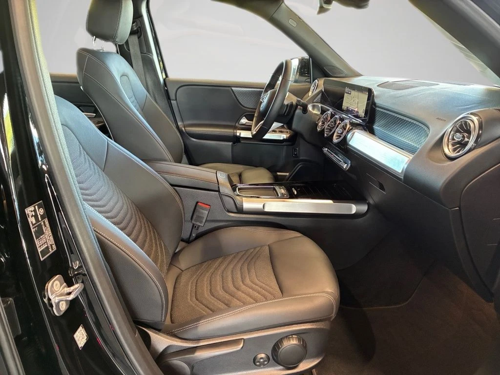 Mercedes-Benz-GLB 200 d-image-15