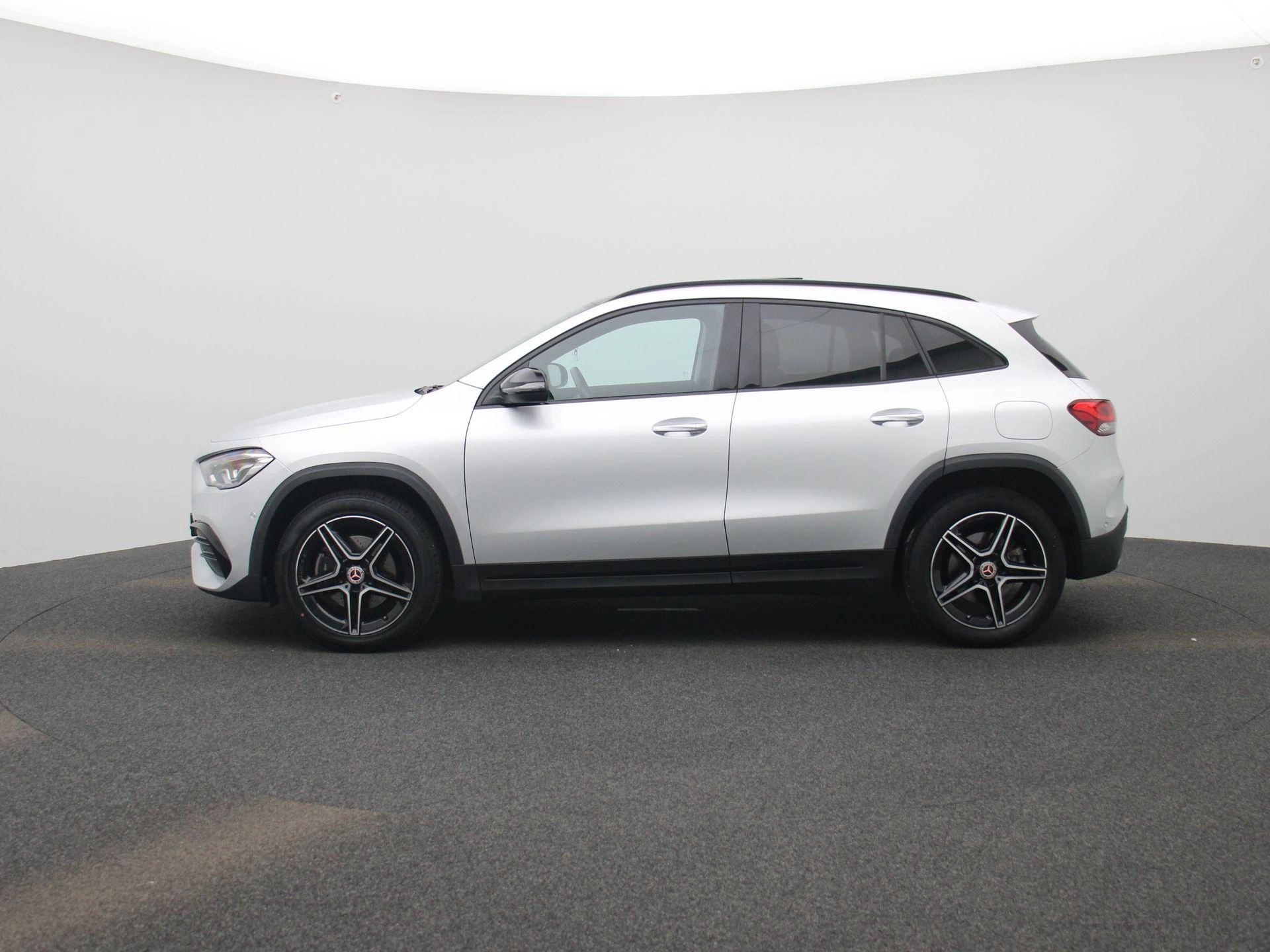 Mercedes-Benz GLA 250 e AMG Line