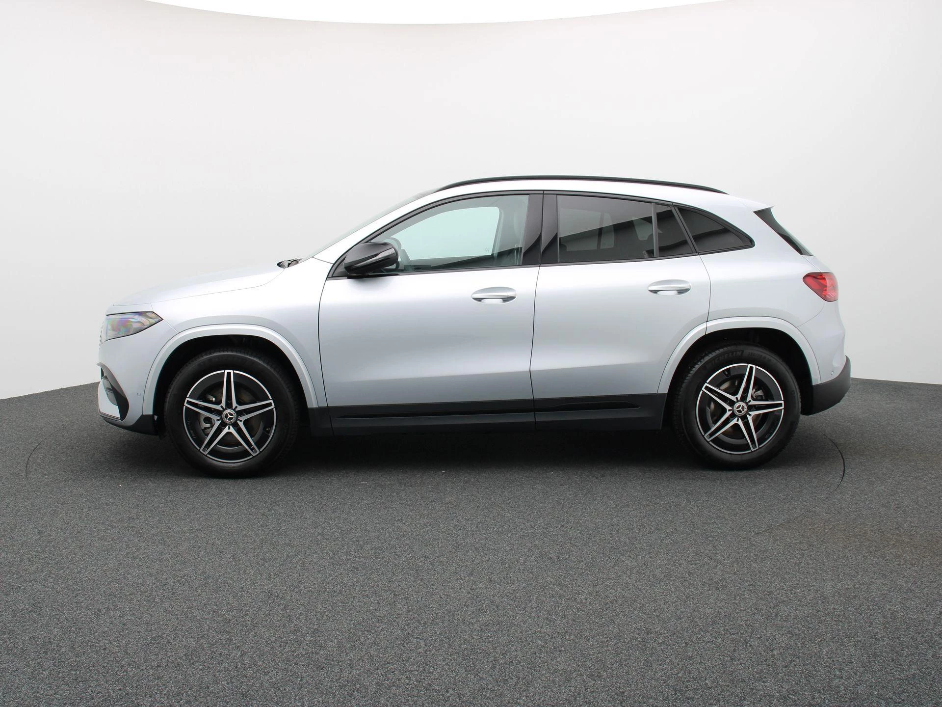 Mercedes-Benz-EQA-image-3