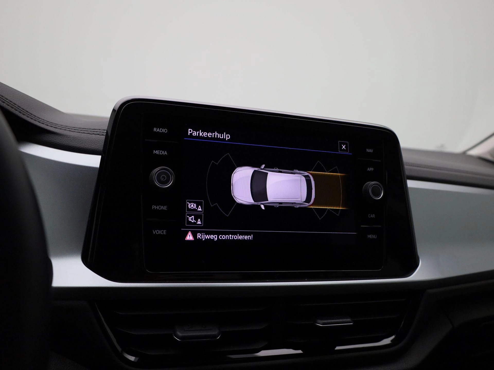 Volkswagen-T-Roc-image-17