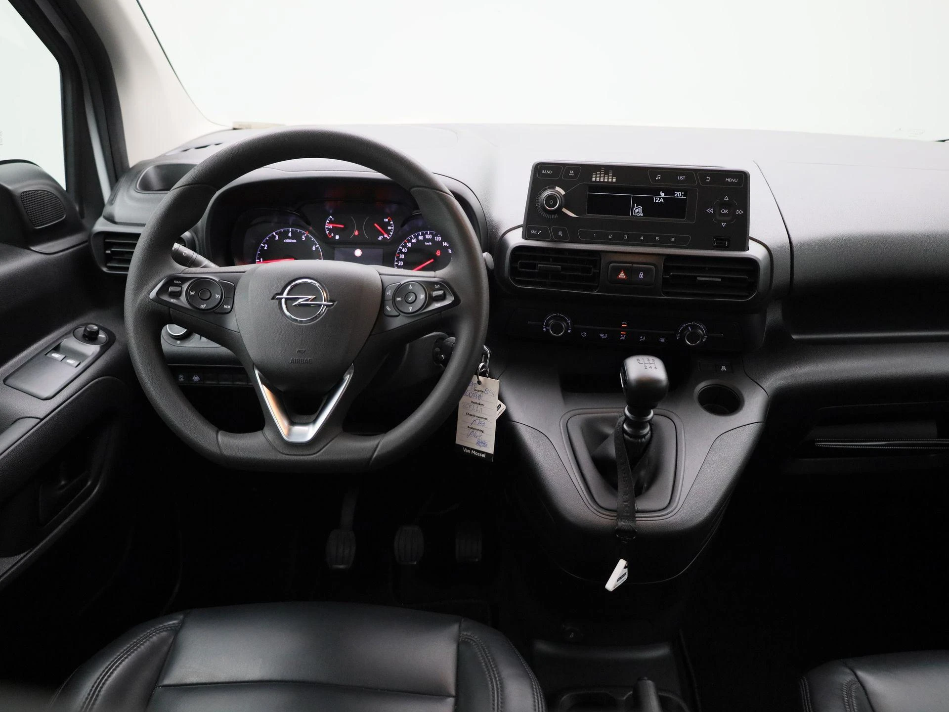 Opel-Combo Life-image-8