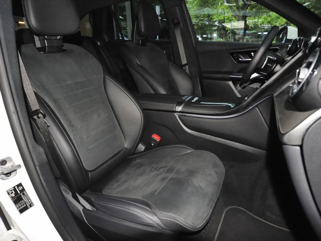 Mercedes-Benz-GLC 300 d-image-12