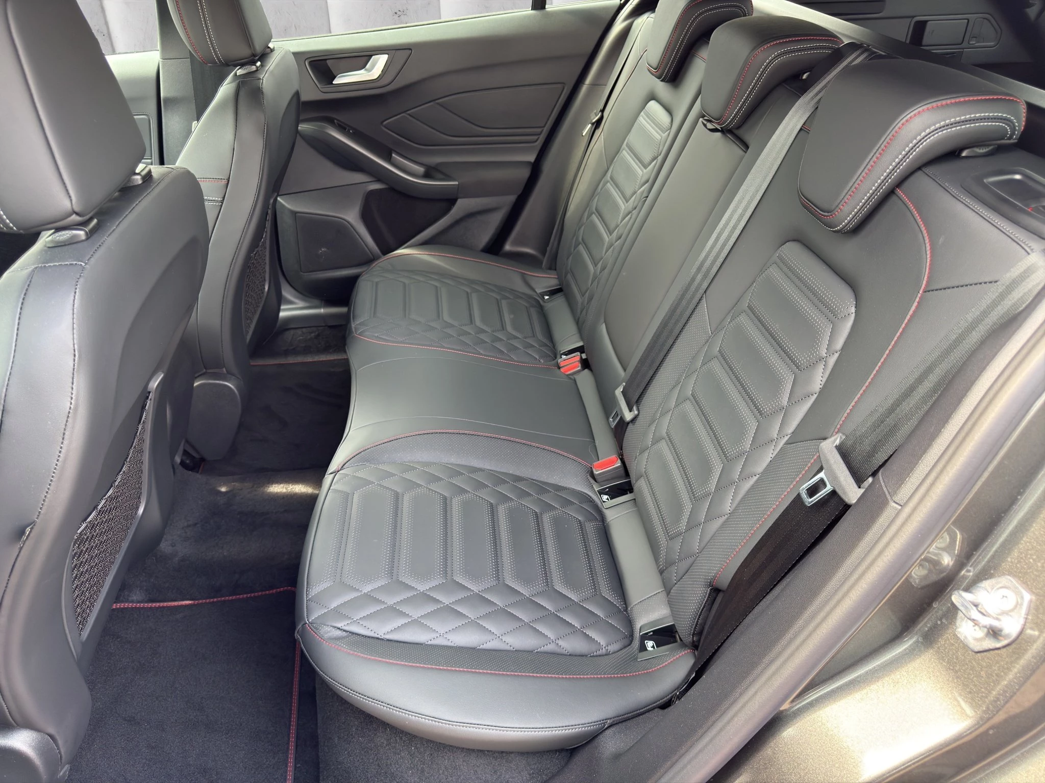 Ford Focus Mild-Hybrid ST-Line X Automatik