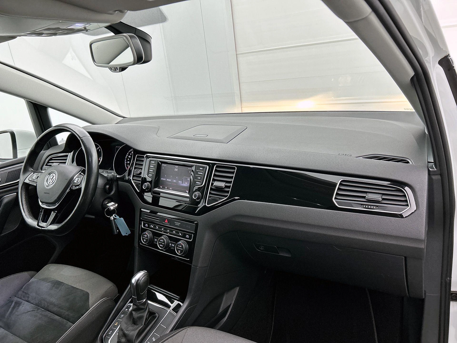 Volkswagen-Golf Sportsvan-image-21