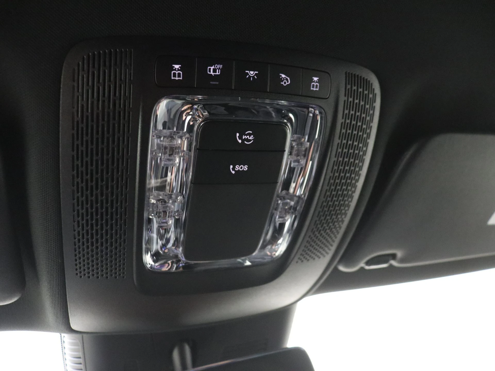Mercedes-Benz-GLA-image-22