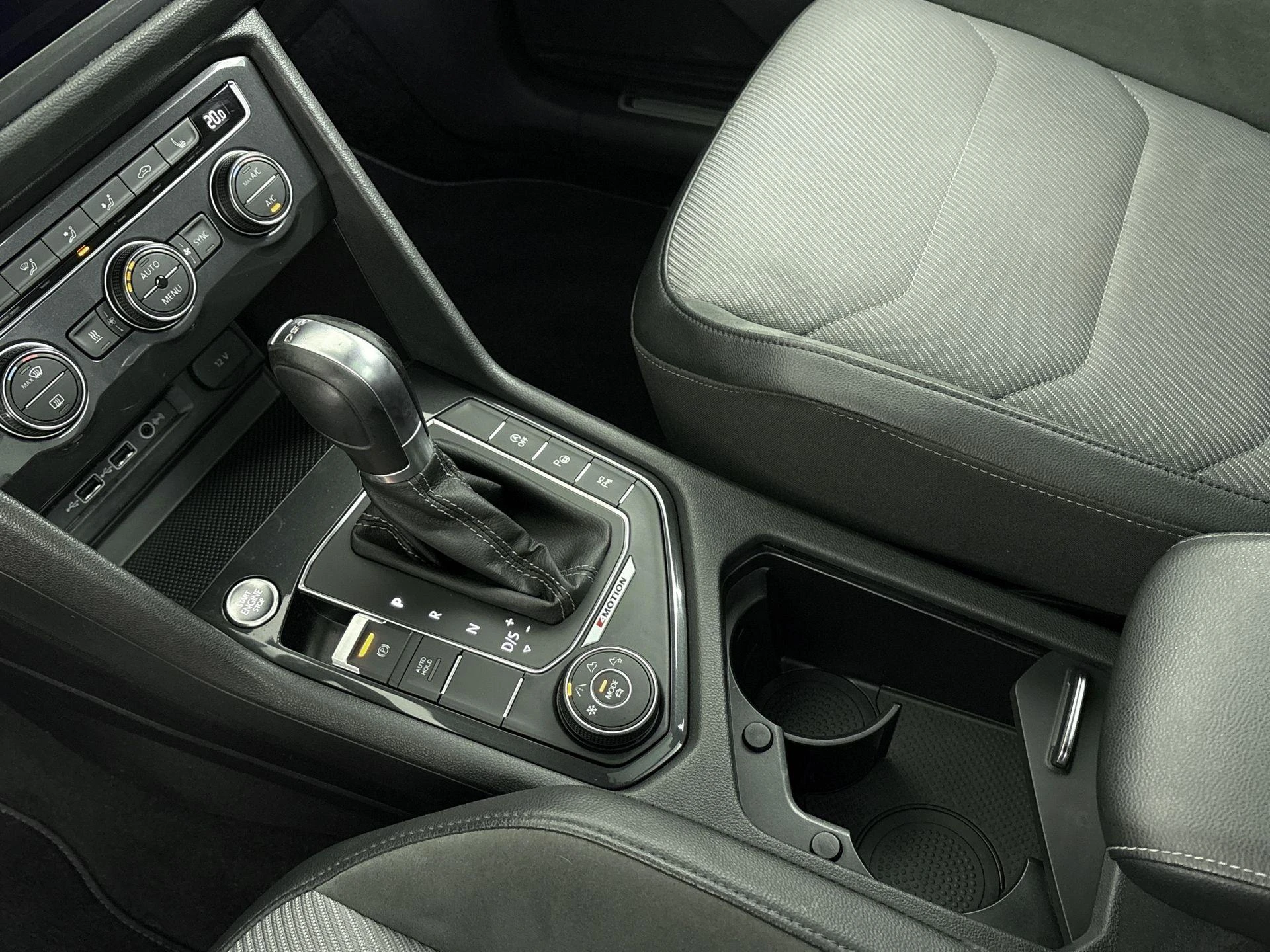 Volkswagen-Tiguan-image-14