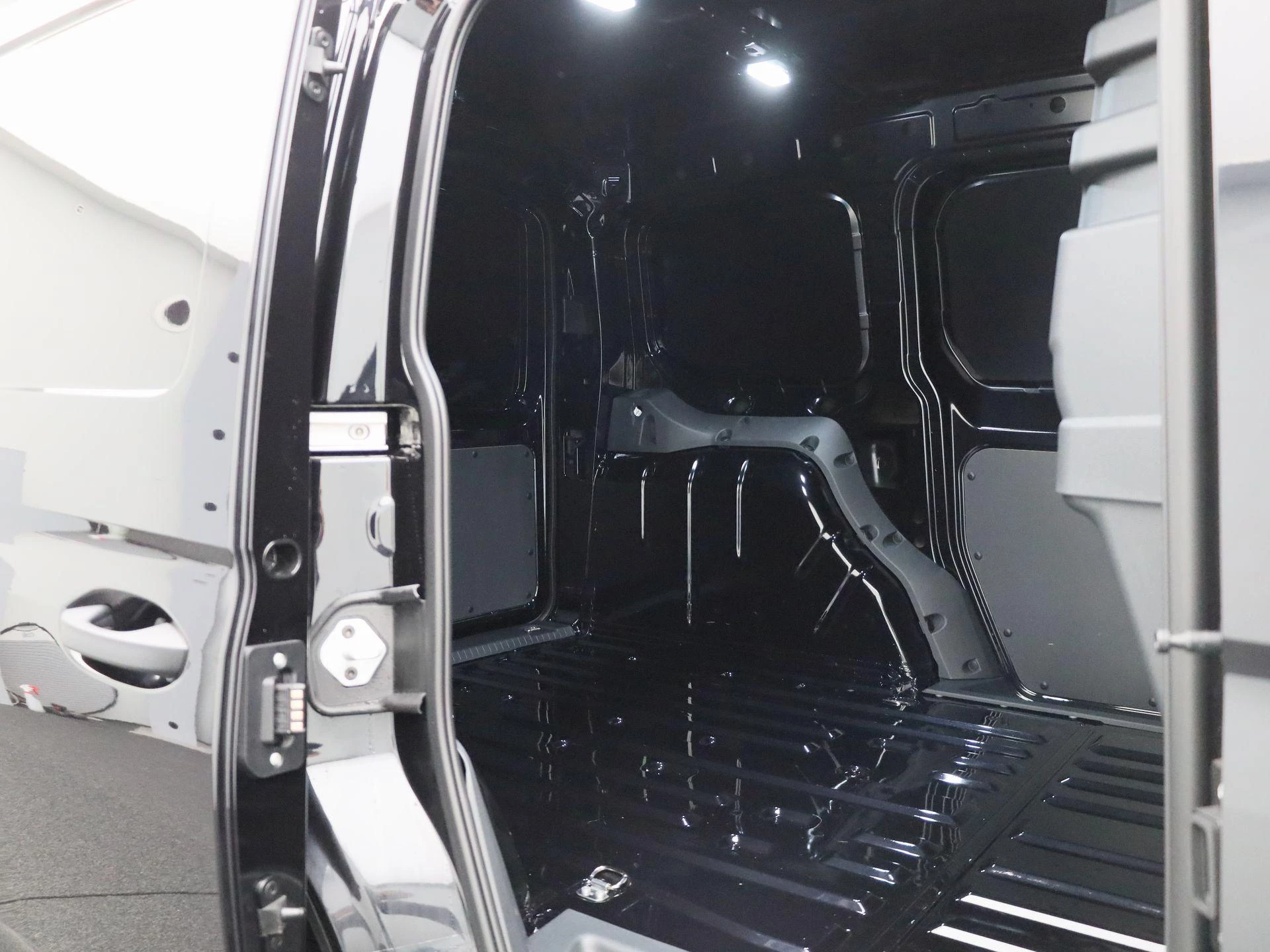 Volkswagen-Caddy-image-12