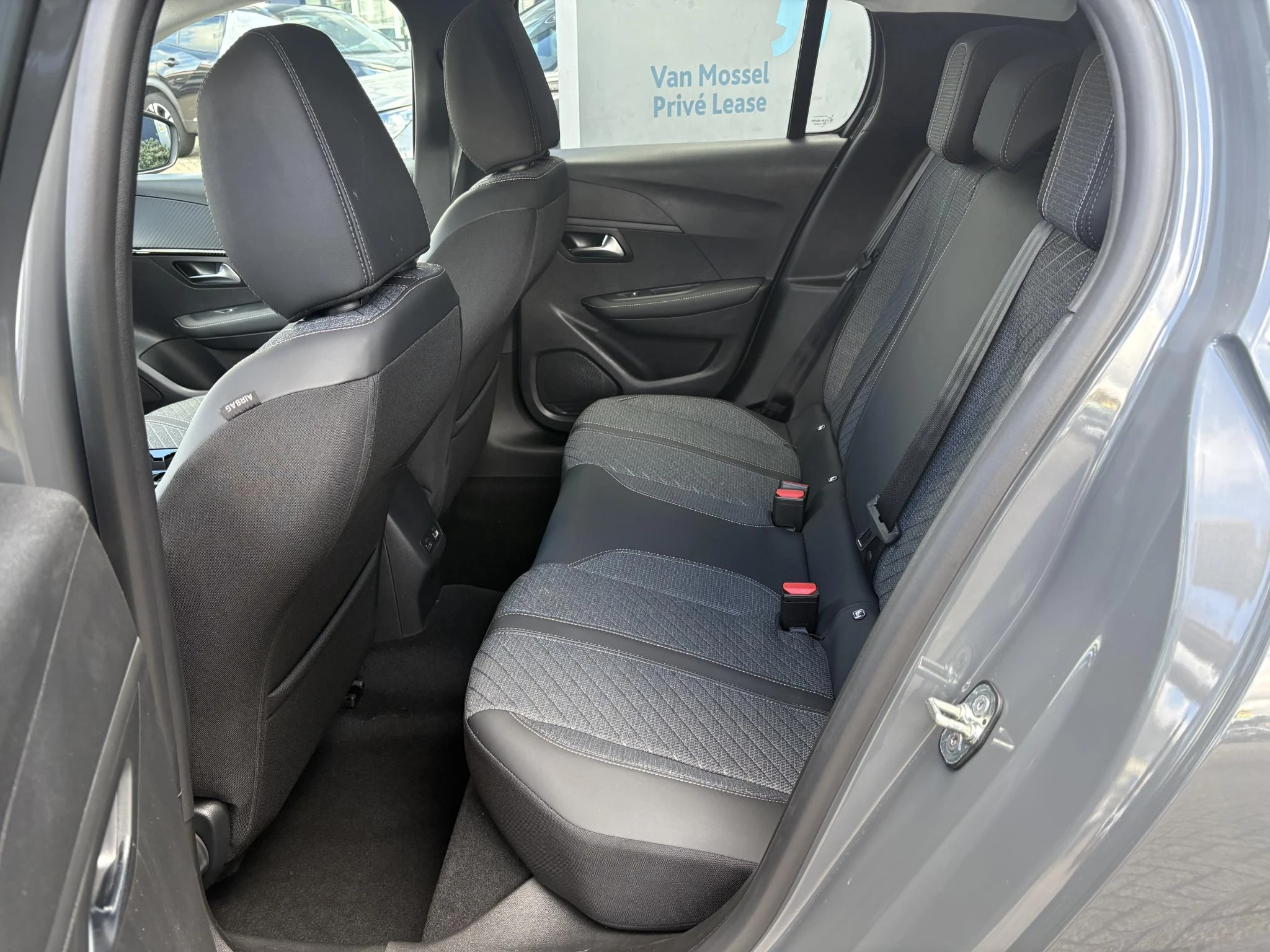 Peugeot-208-image-20