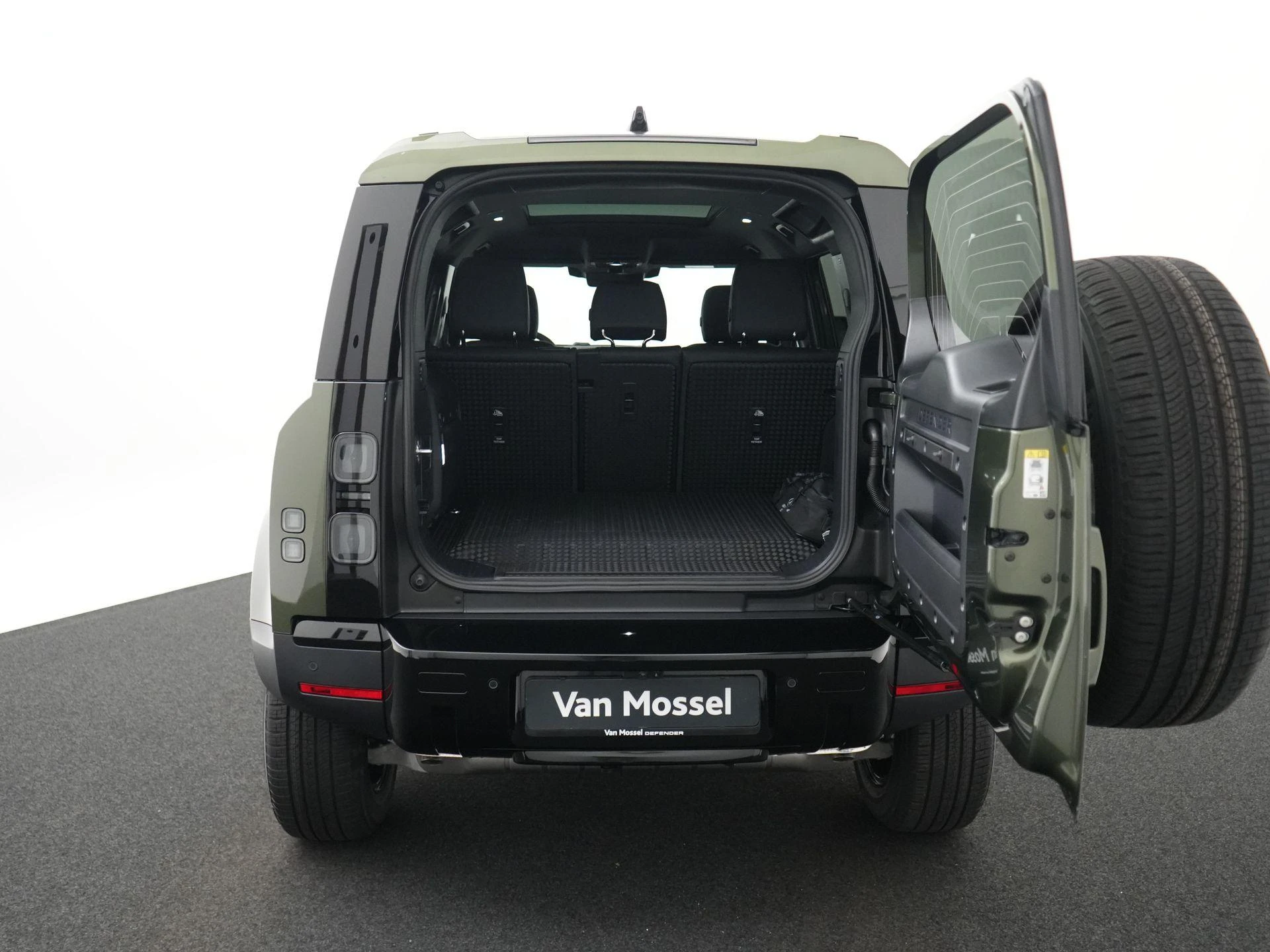 Land Rover-Defender-image-40