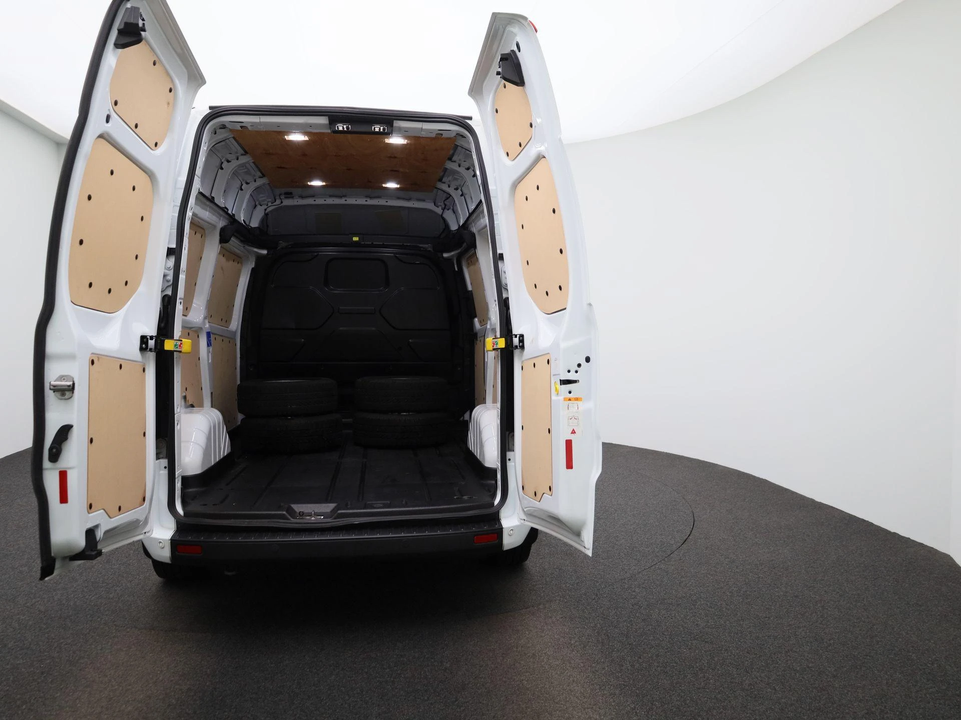 Ford-Transit Custom-image-10