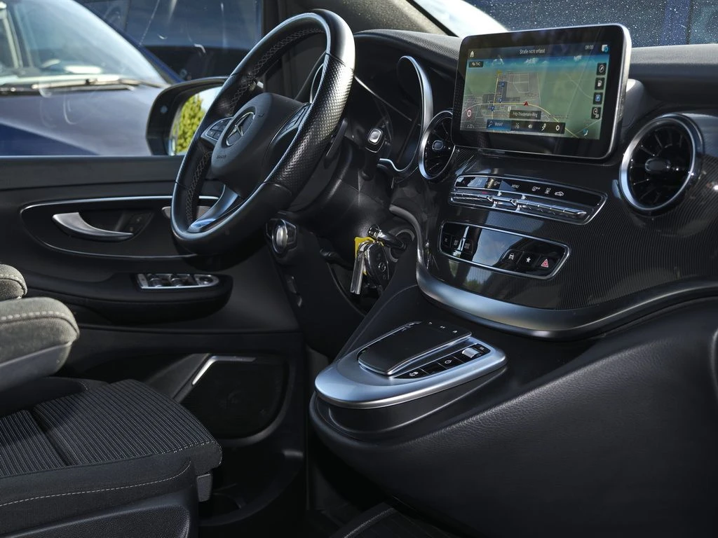 Mercedes-Benz-V-Klasse 300 d-image-8