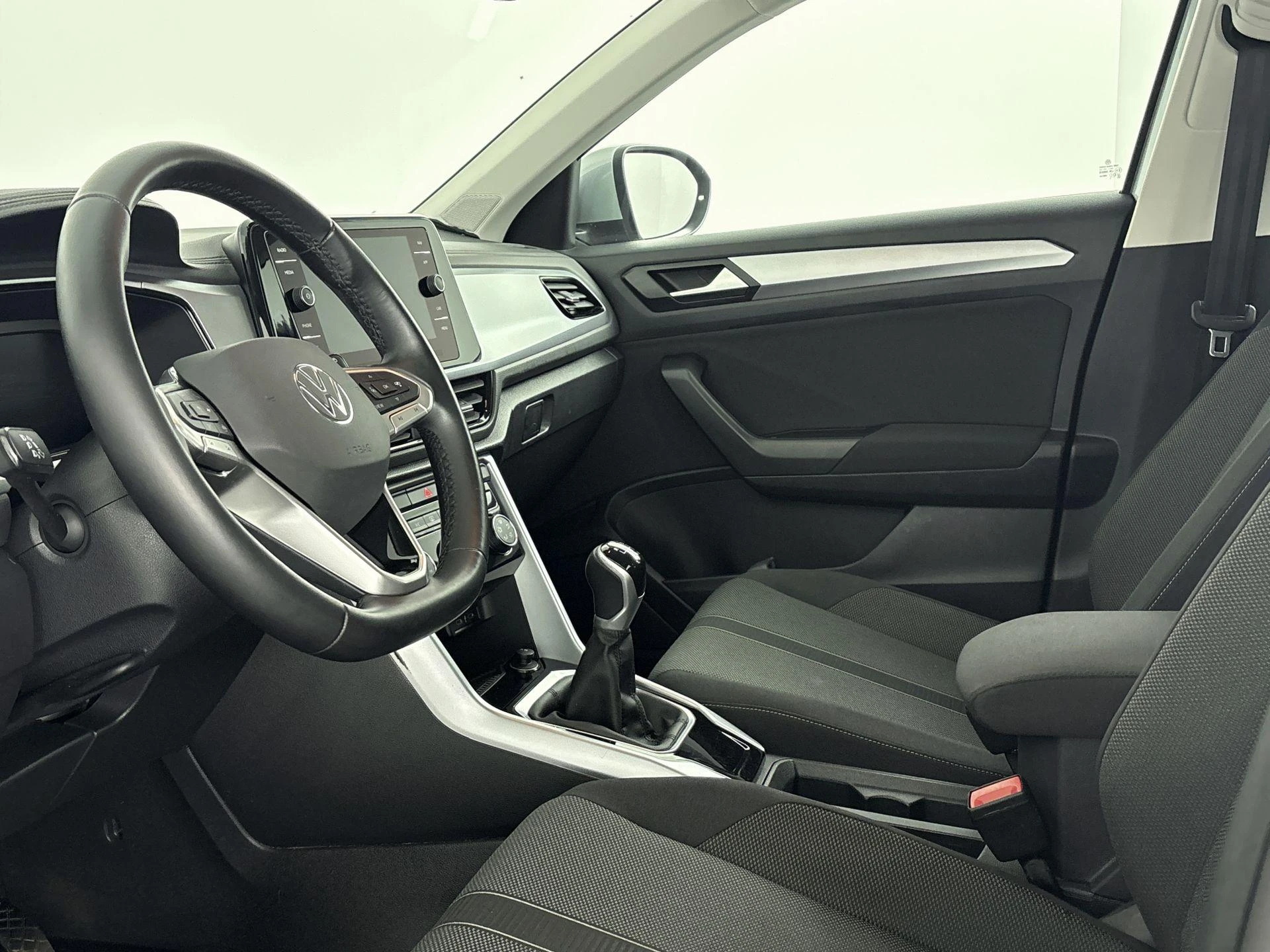 Volkswagen-T-Roc-image-16