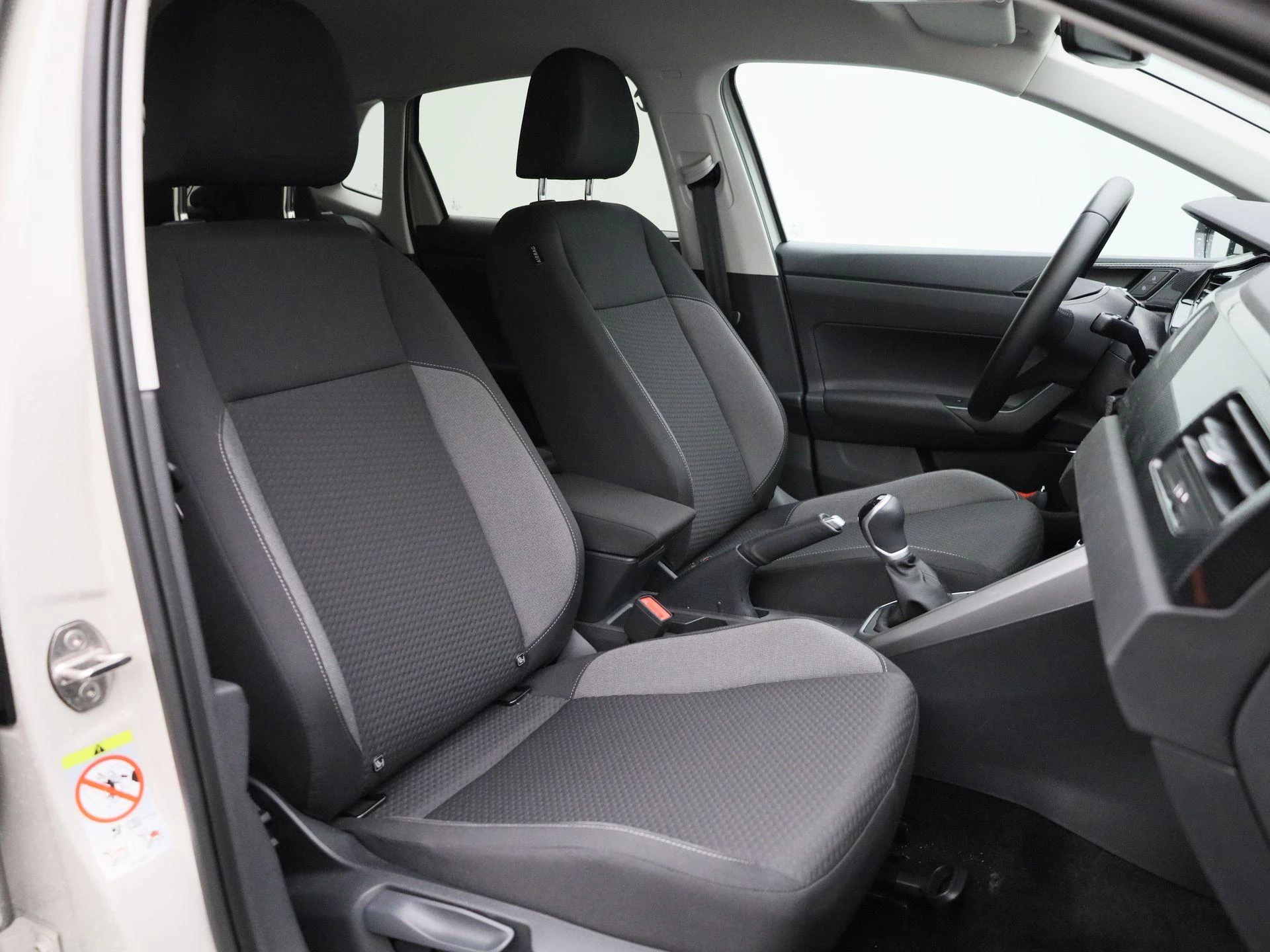 Volkswagen-Polo-image-31