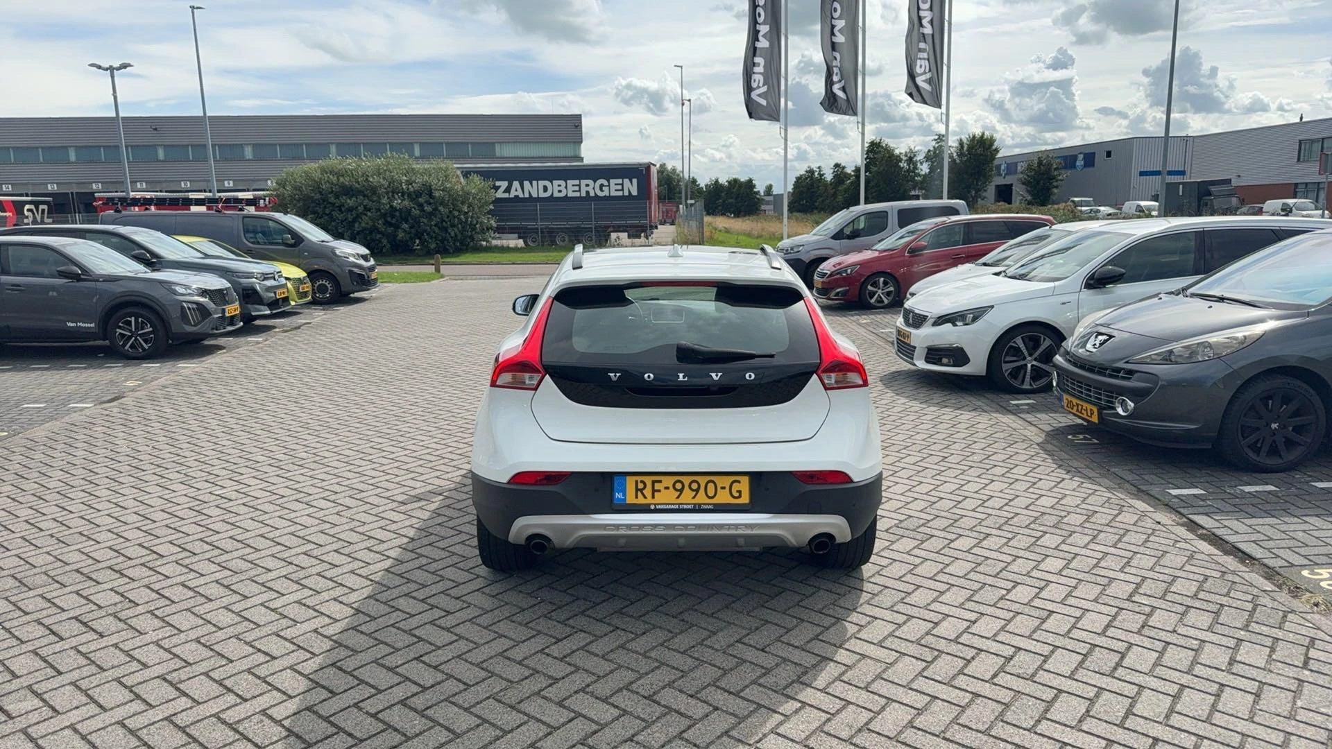 Volvo-V40-image-2